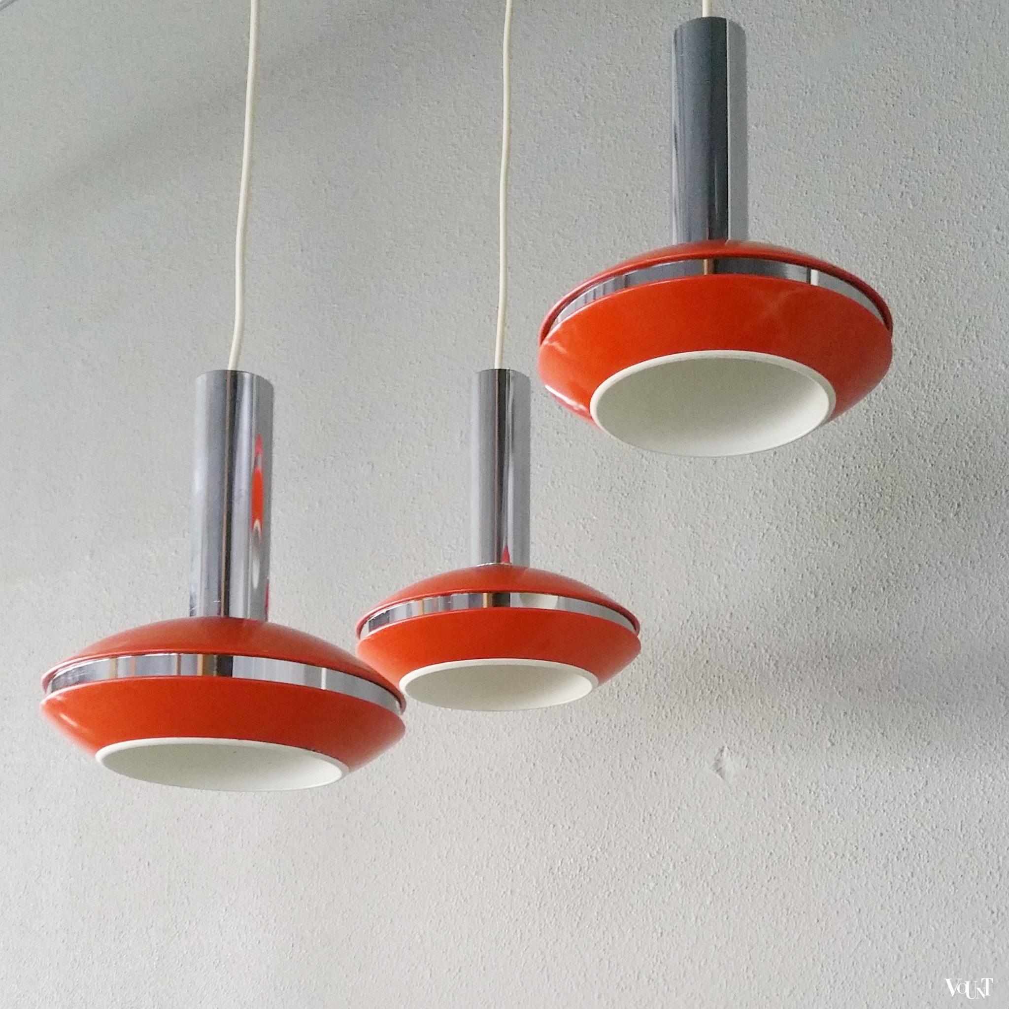 Jaren '60 space age hanglamp met 3 oranje kappen