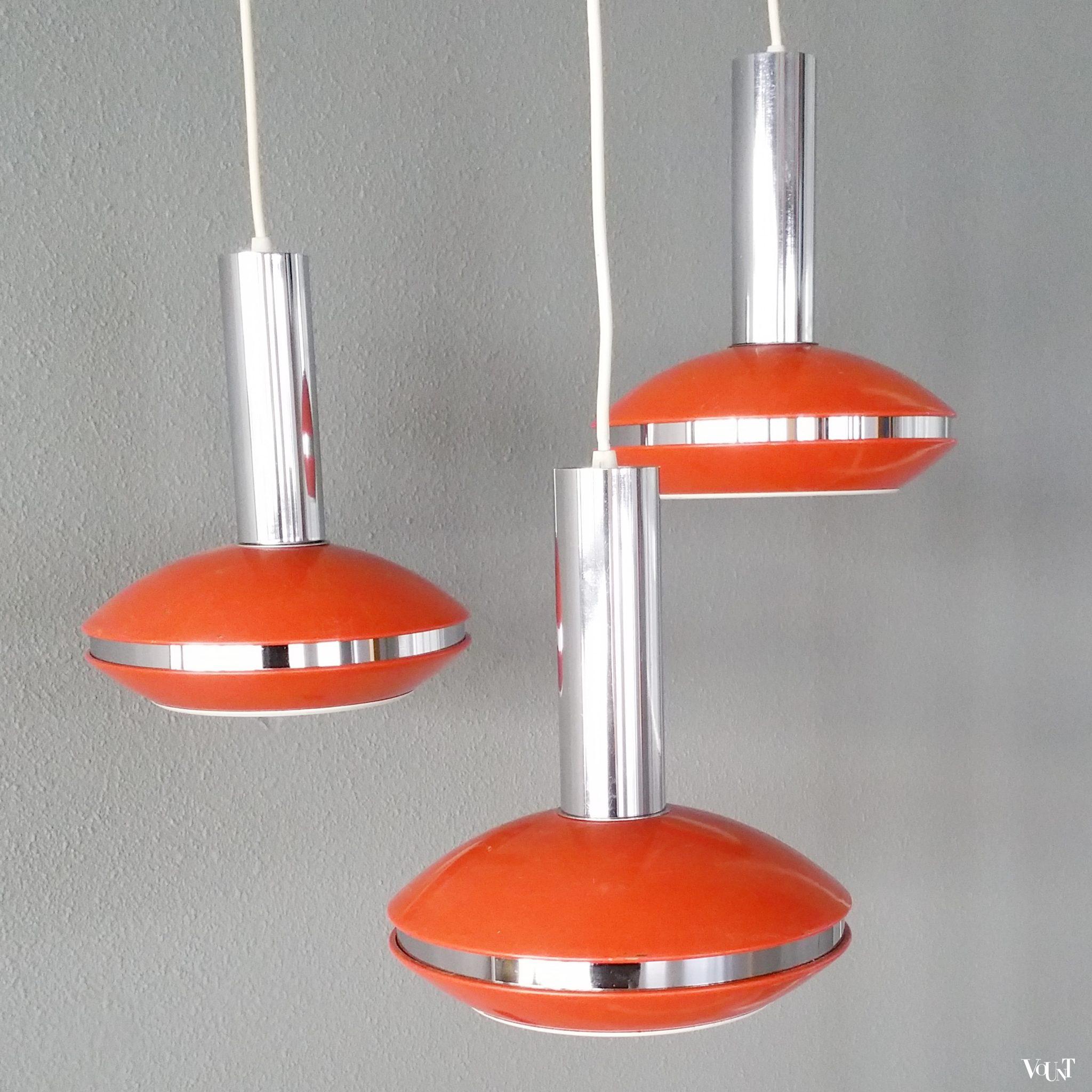 Jaren '60 space age hanglamp met 3 oranje kappen
