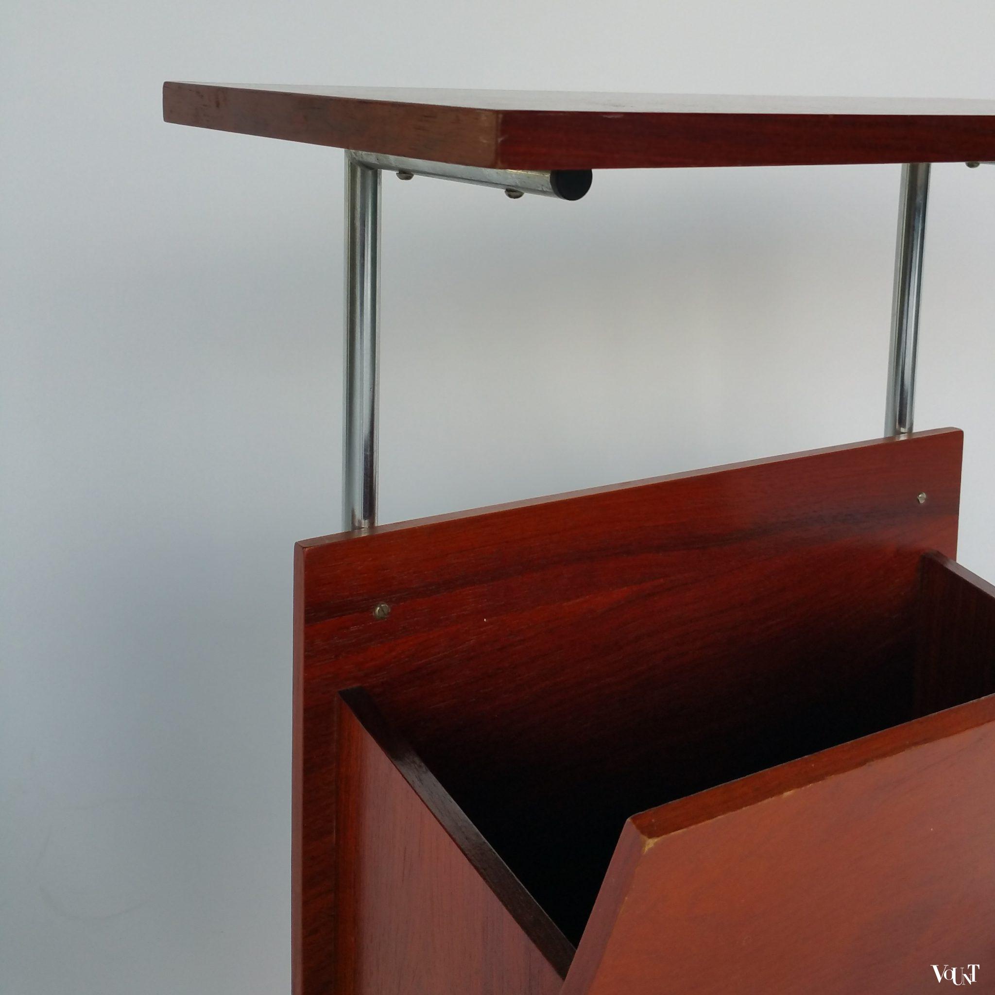 Teakhouten bijzettafeltje met lectuurbak, jaren '60