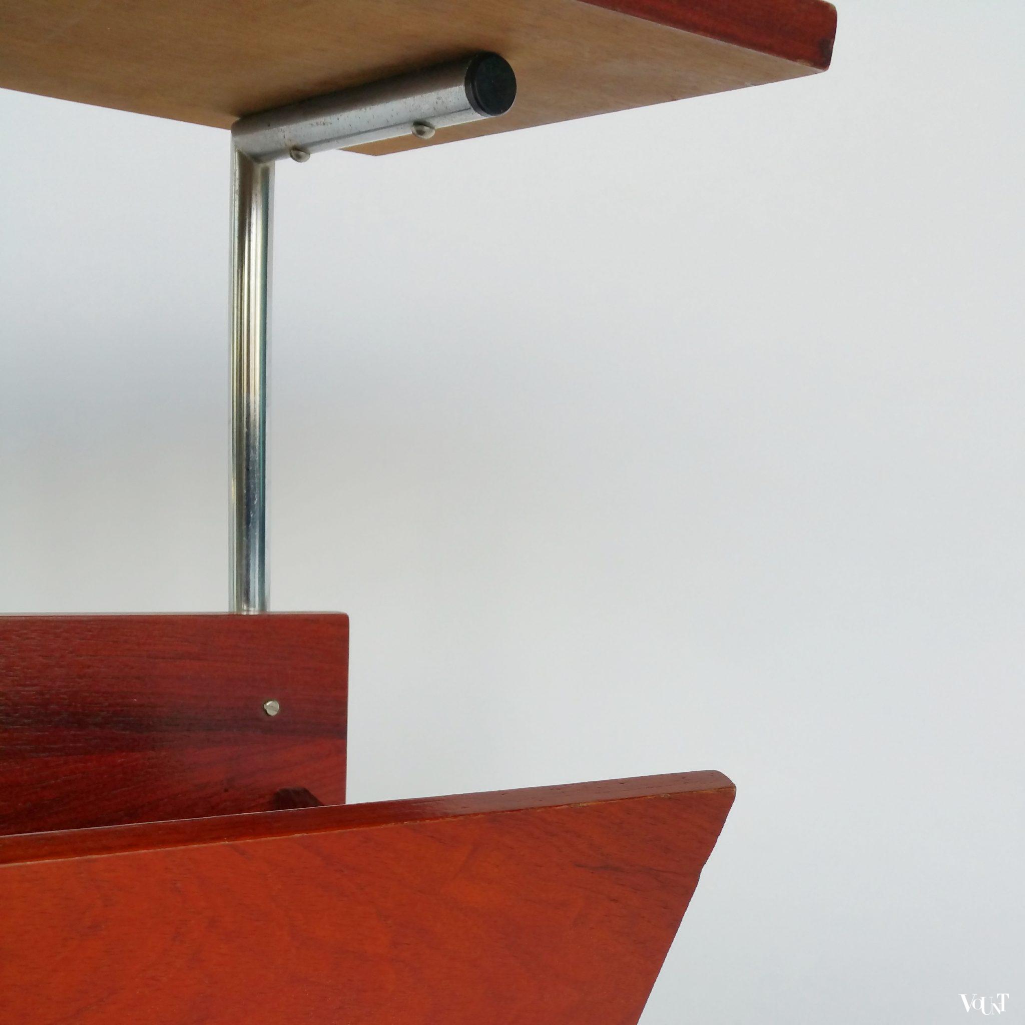 Teakhouten bijzettafeltje met lectuurbak, jaren '60