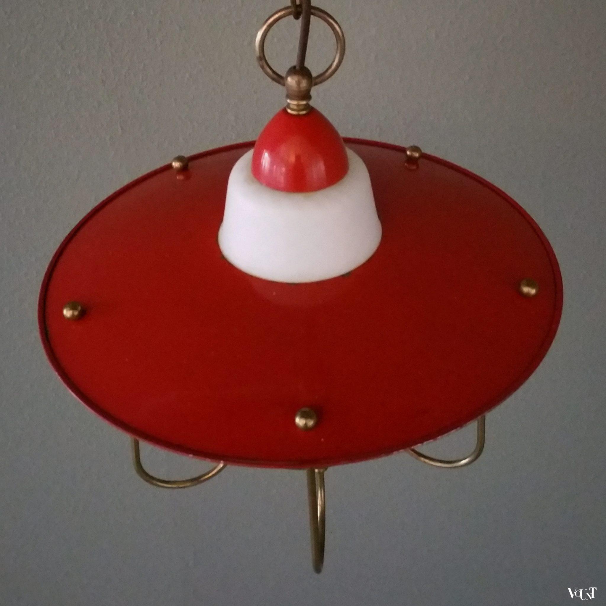 Jaren '50 hanglamp met rode metalen kap