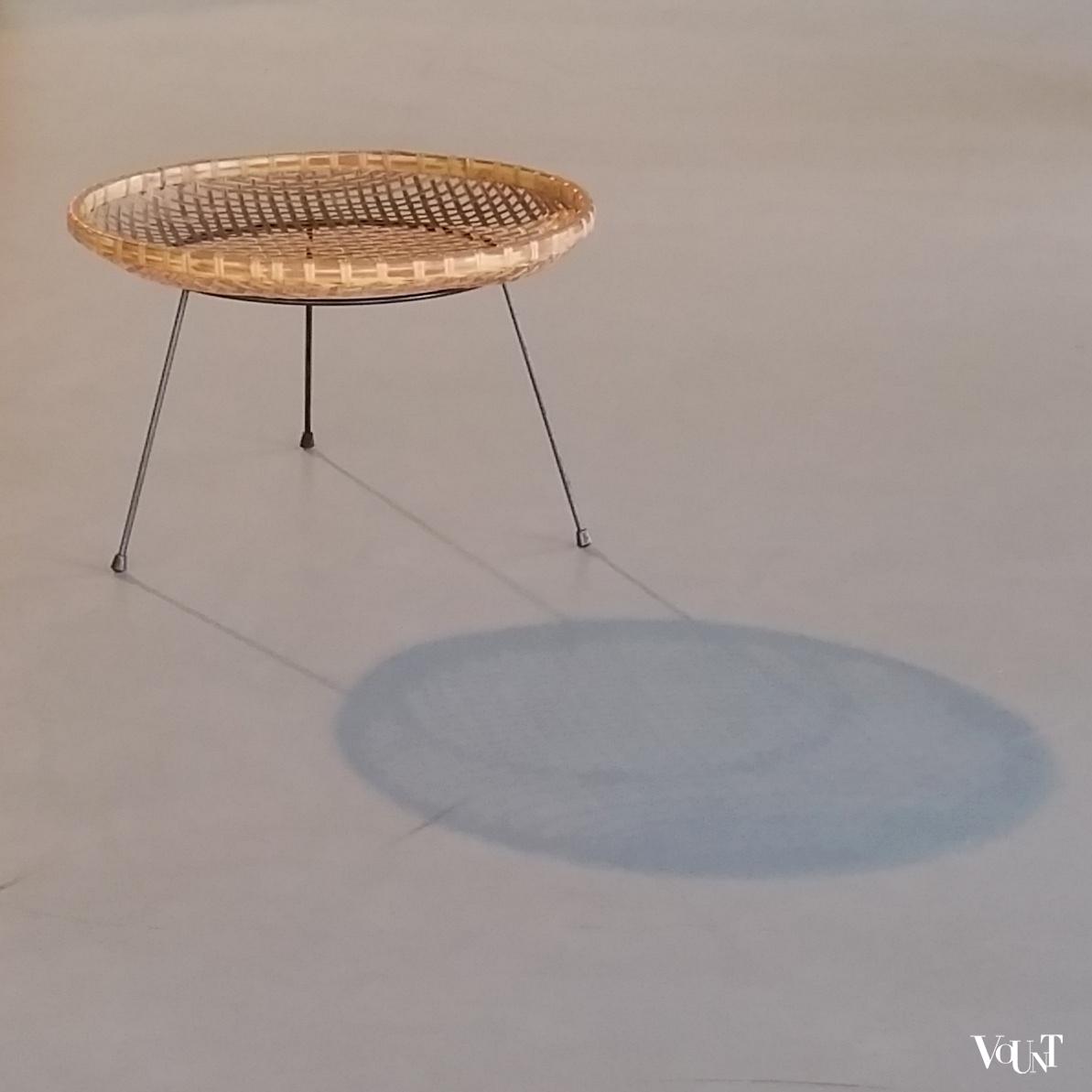 Rotan lectuurmand op zwart metalen frame, Artimeta, jaren '50