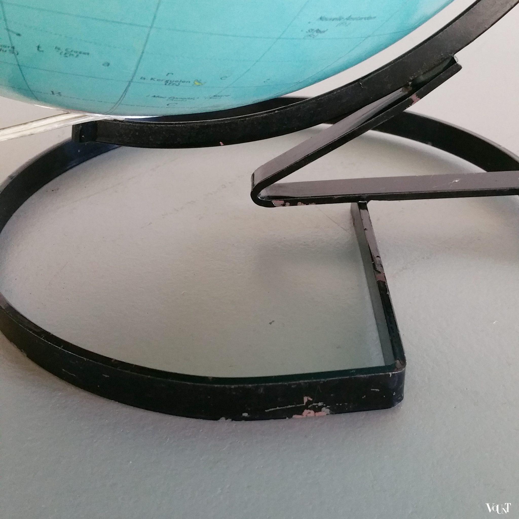 Franse glazen globe met verlichting, Cartes Taride, 1972