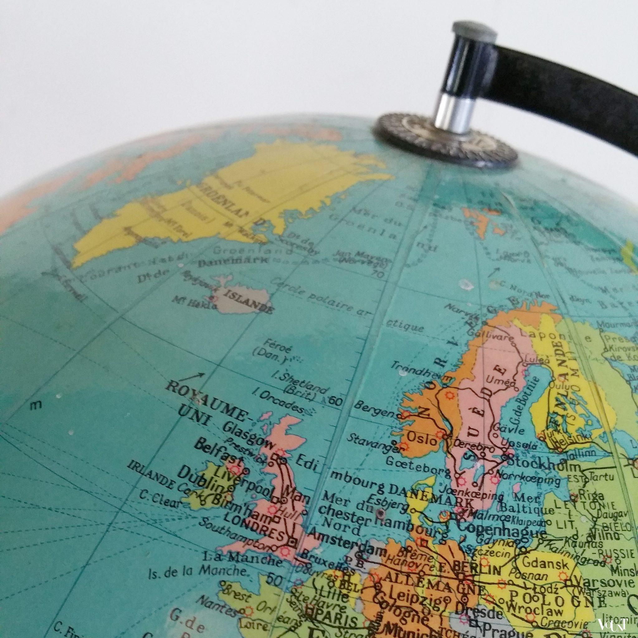 Franse glazen globe met verlichting, Cartes Taride, 1972