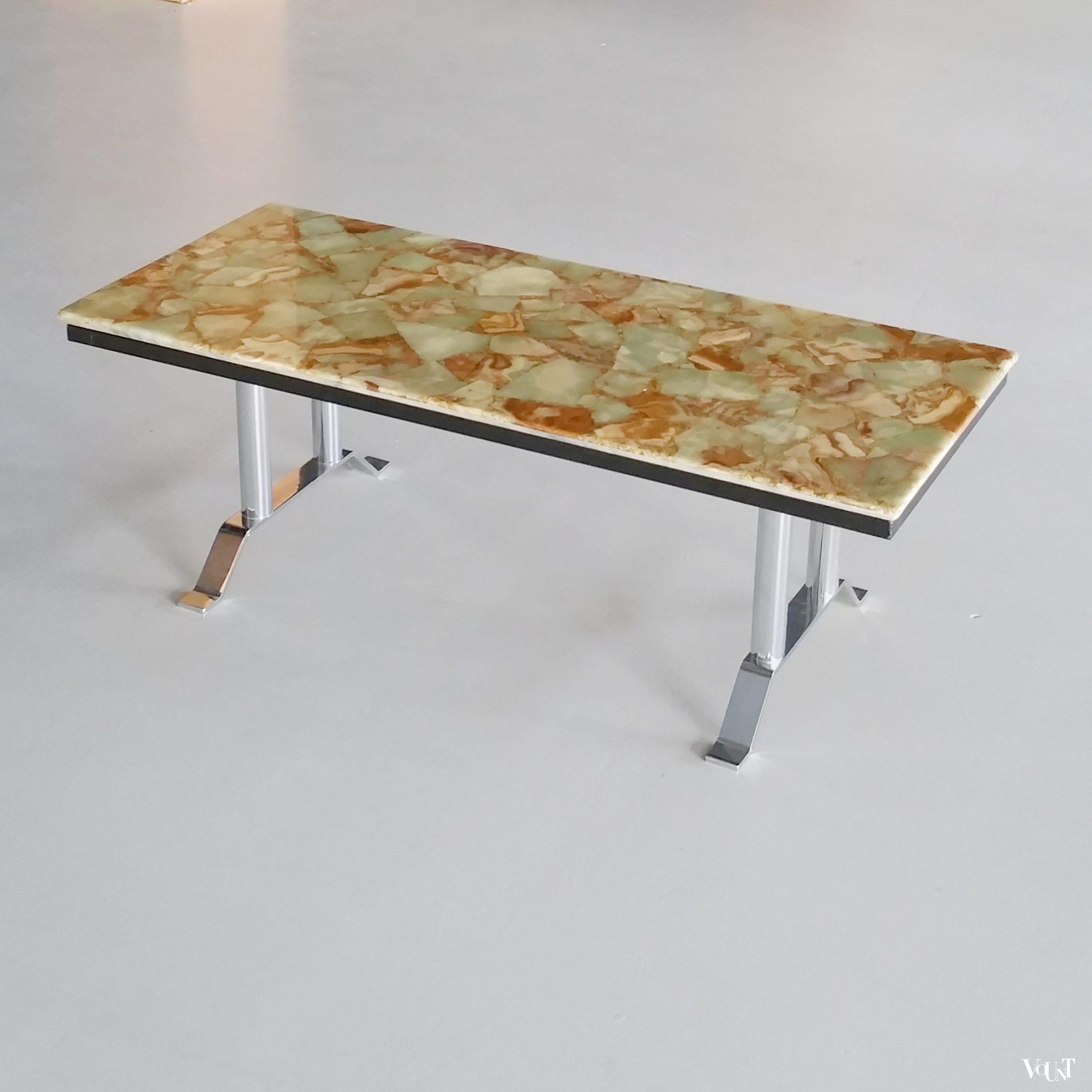 Salontafel met blad van natuursteen in epoxyhars, jaren '60