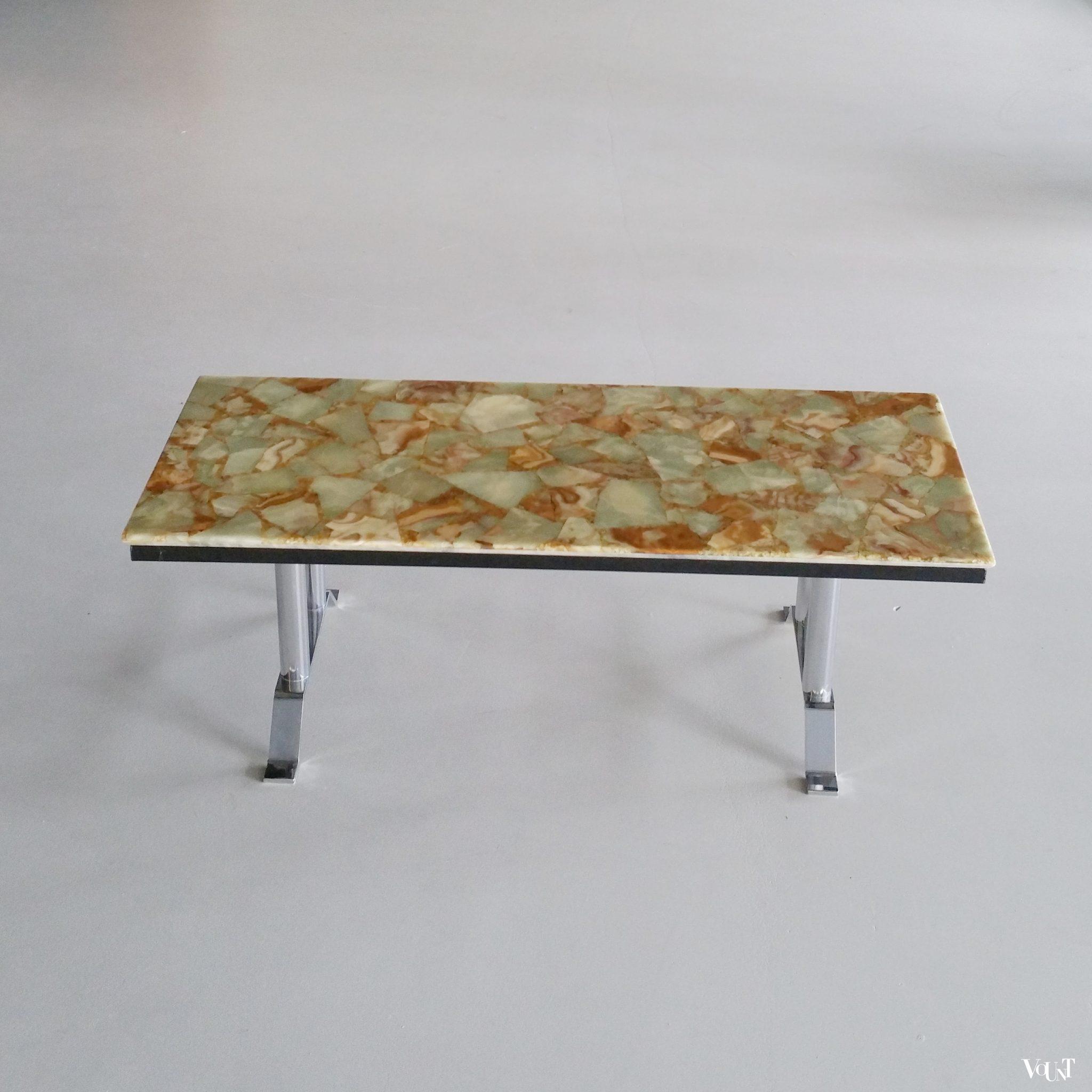 Salontafel met blad van natuursteen in epoxyhars, jaren '60