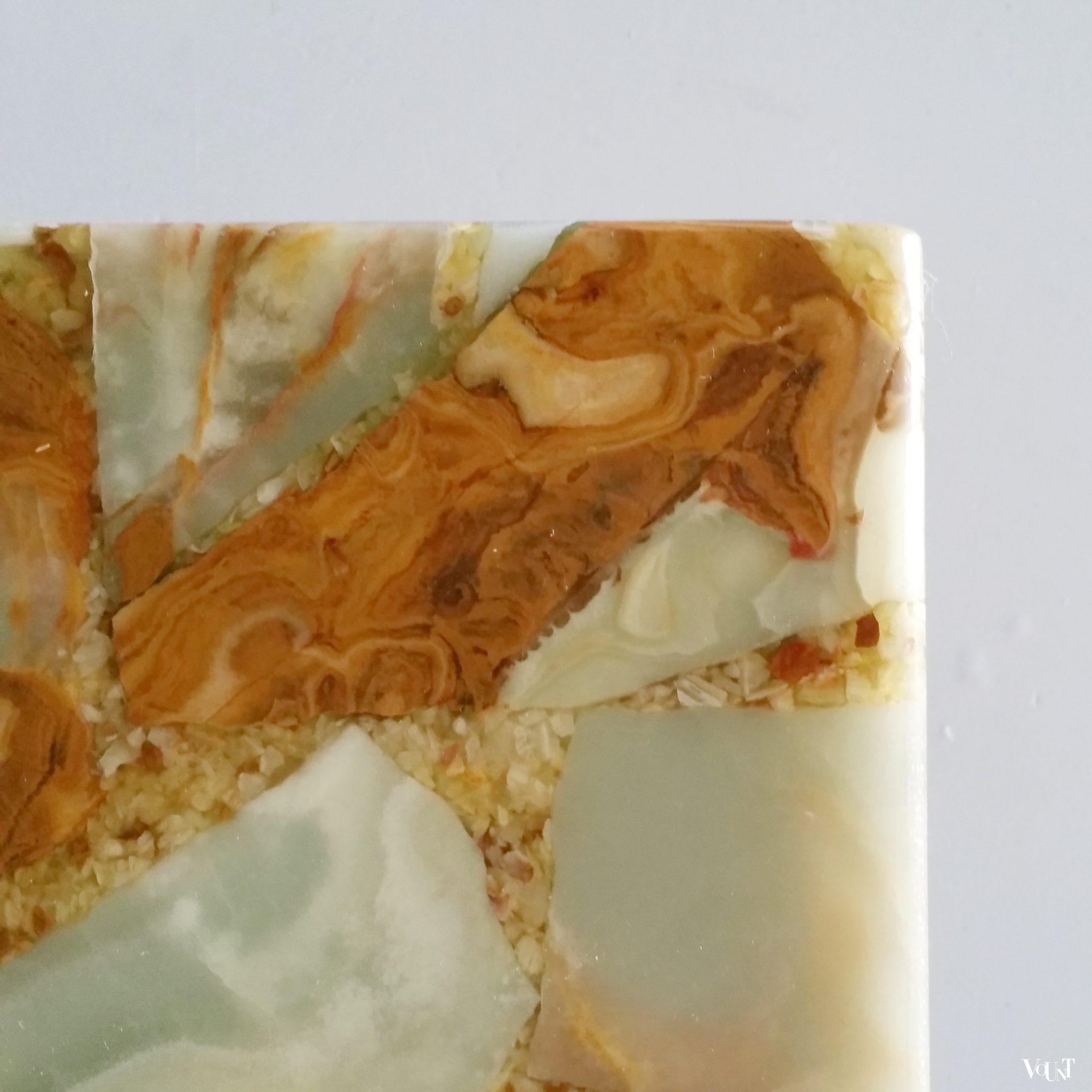 Salontafel met blad van natuursteen in epoxyhars, jaren '60