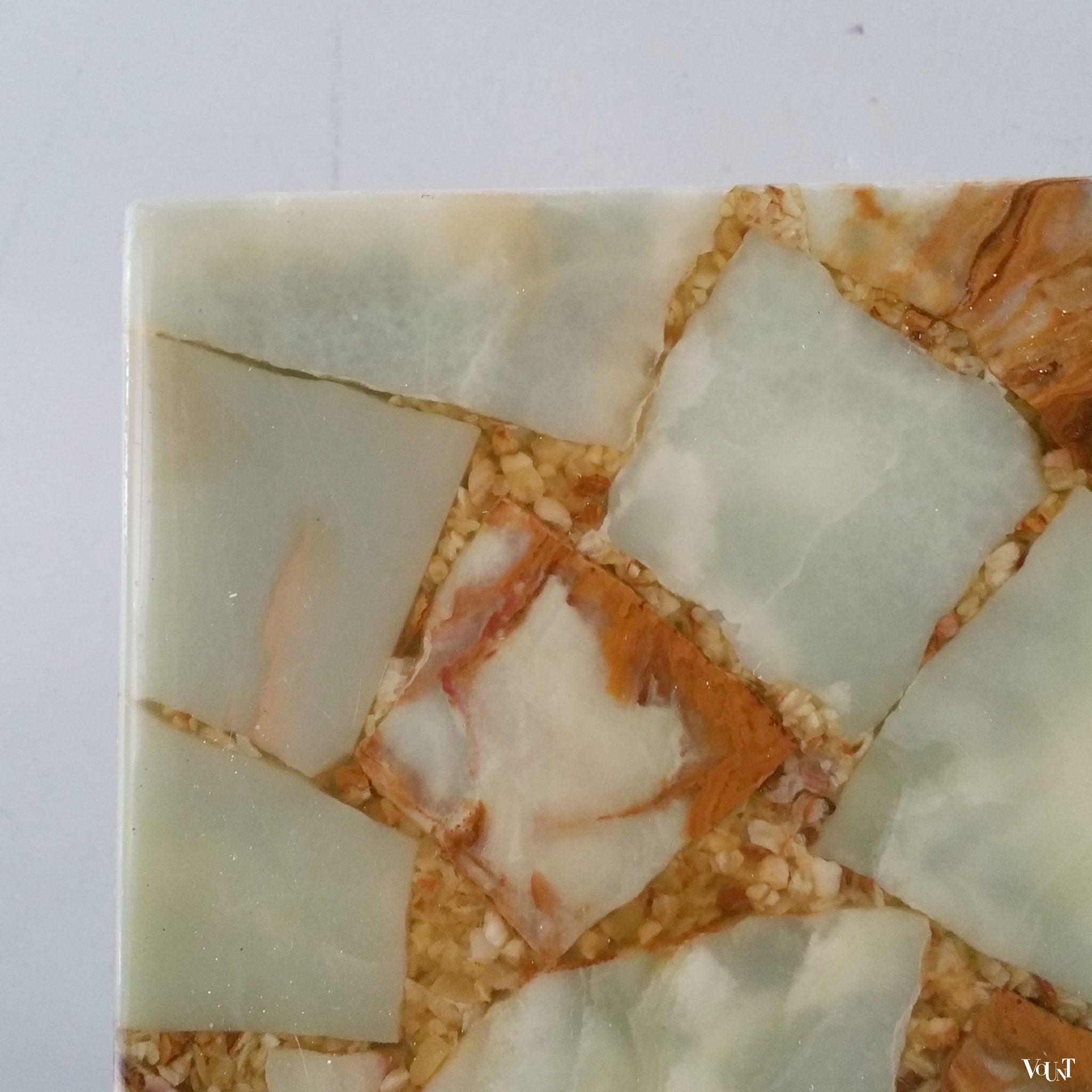 Salontafel met blad van natuursteen in epoxyhars, jaren '60