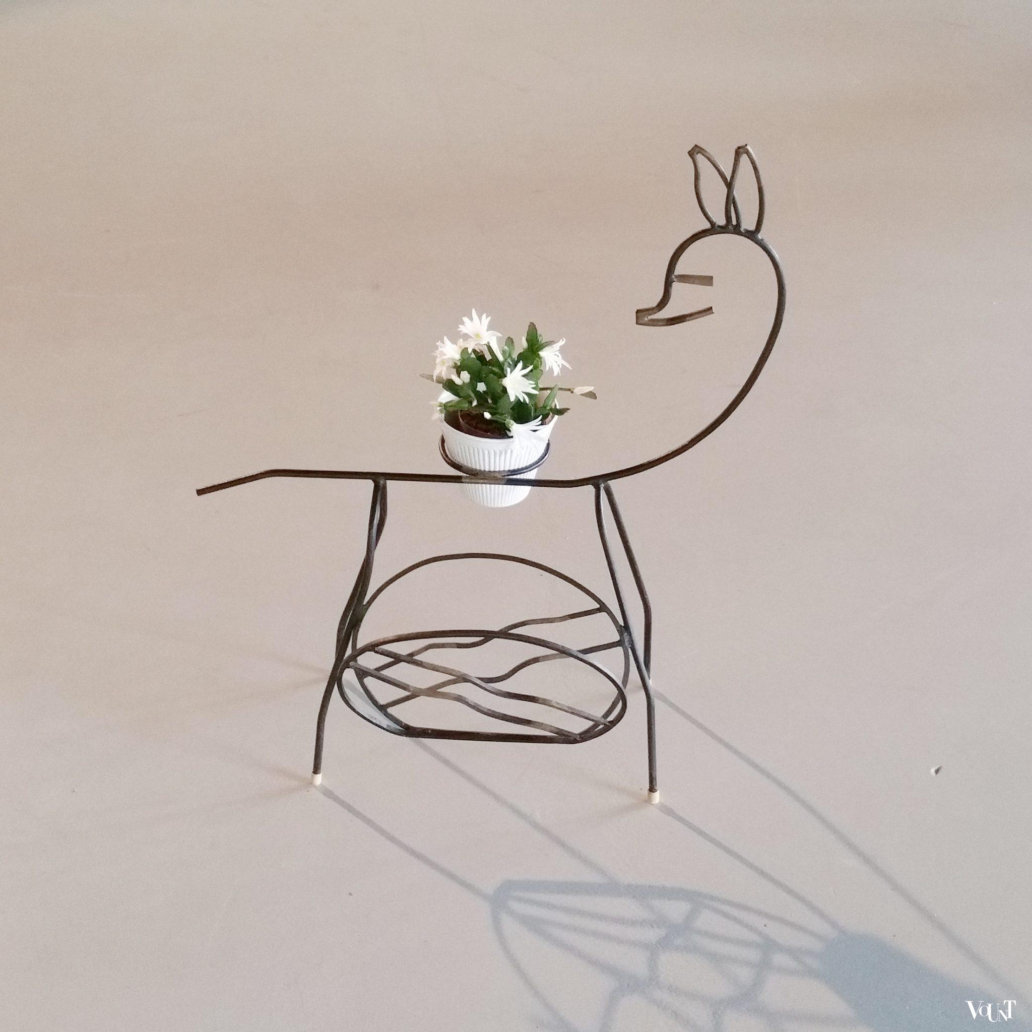 Zwart metalen lectuurrek hertje, jaren '50