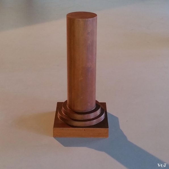 Houten zuil / pied de stalle