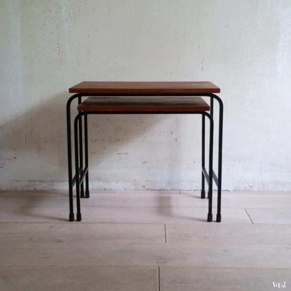 Set minimalistische bijzettafeltjes, jaren '60