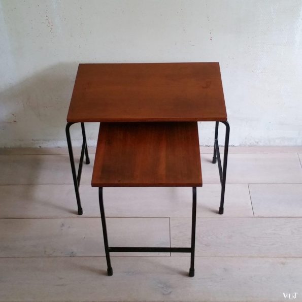 Set minimalistische bijzettafeltjes, jaren '60