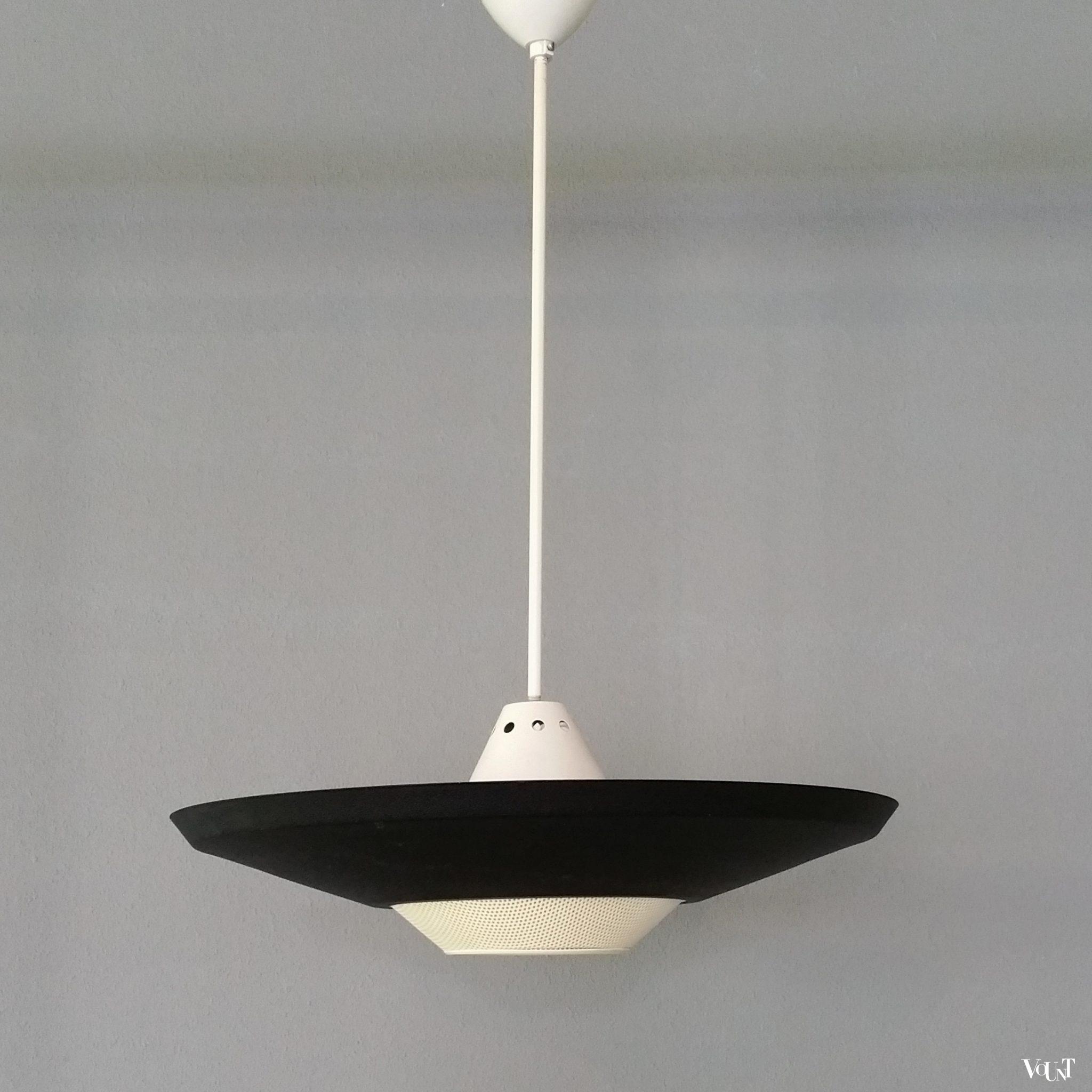 Zwart-wit metalen hanglamp, Louis Kalff voor Philips, jaren '50