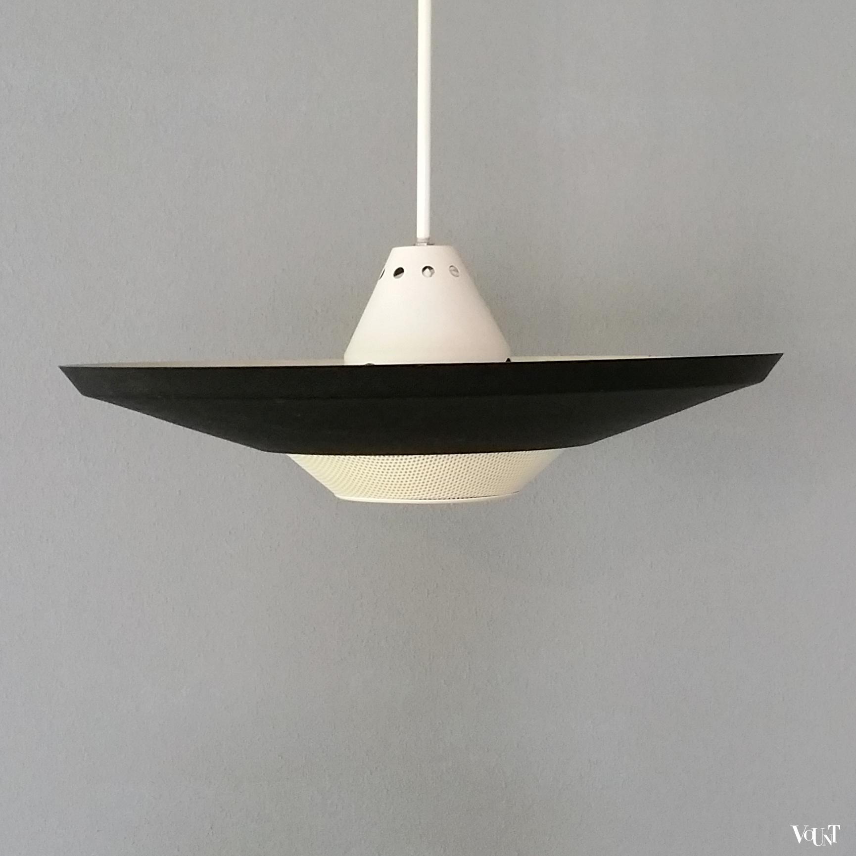 Zwart-wit metalen hanglamp, Louis Kalff voor Philips, jaren '50