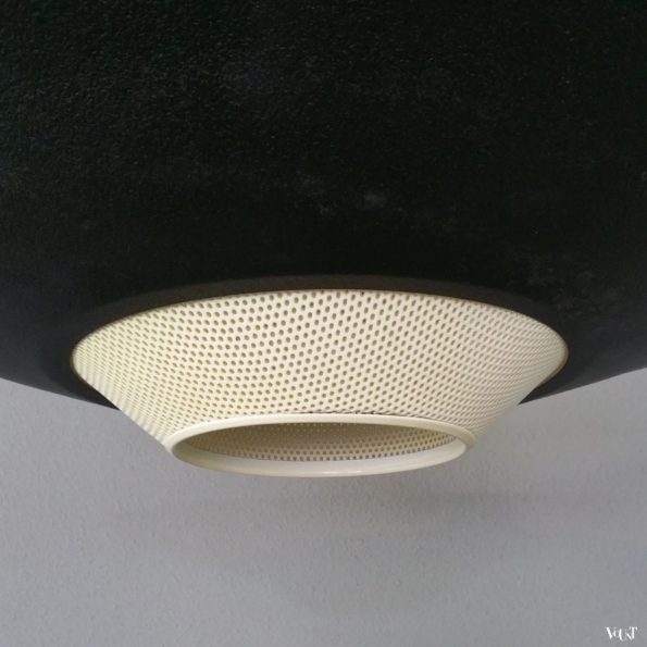 Zwart-wit metalen hanglamp, Louis Kalff voor Philips, jaren '50