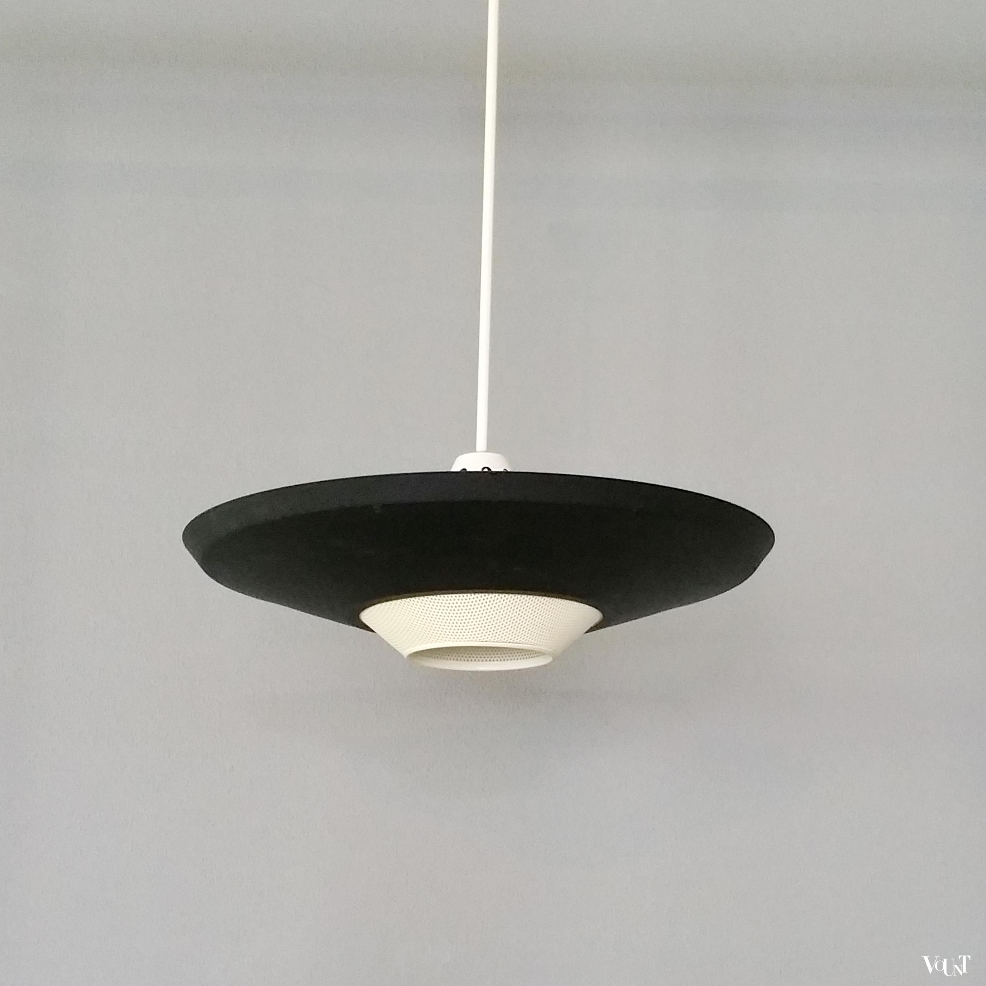 Zwart-wit metalen hanglamp, Louis Kalff voor Philips, jaren '50