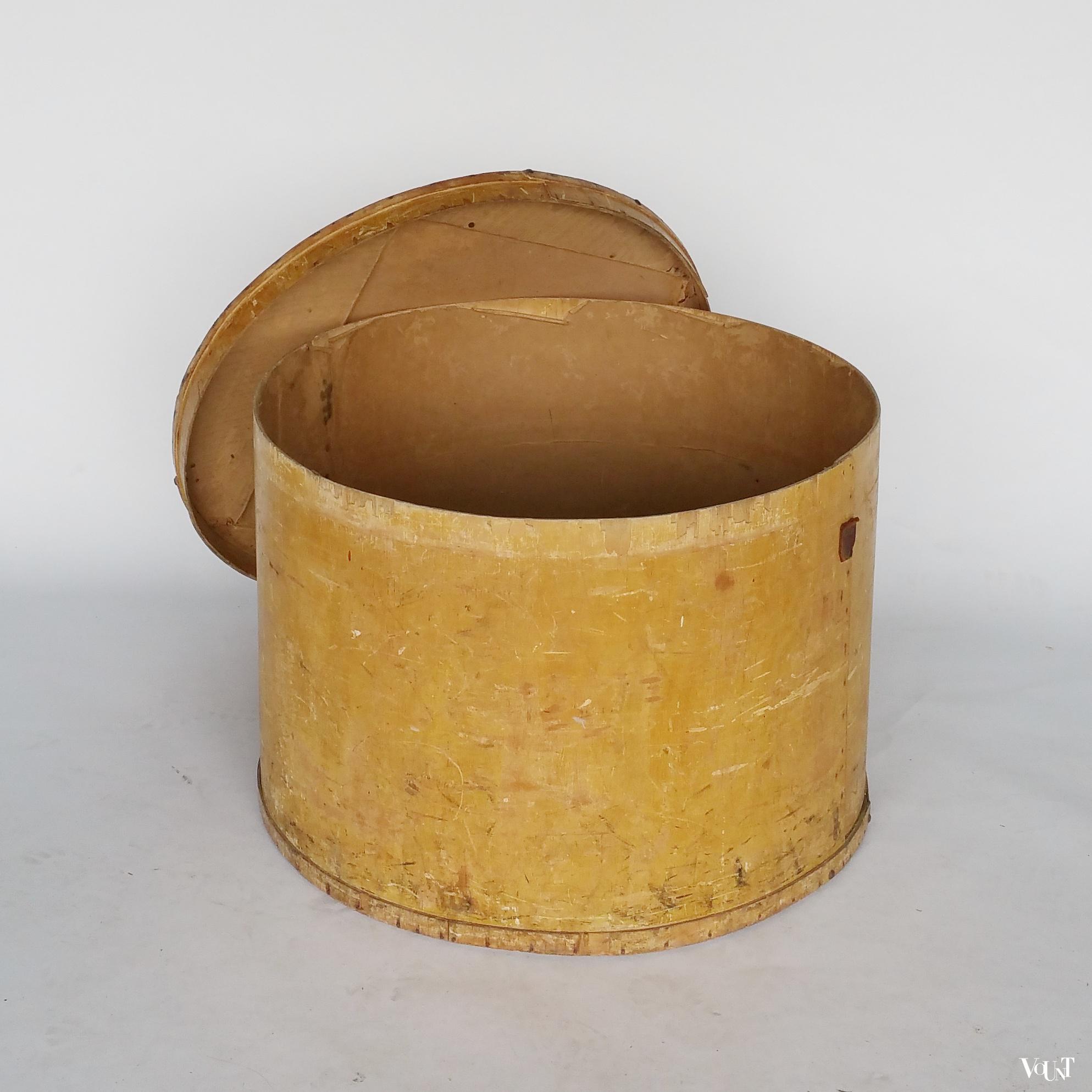 Antieke ronde spanen doos