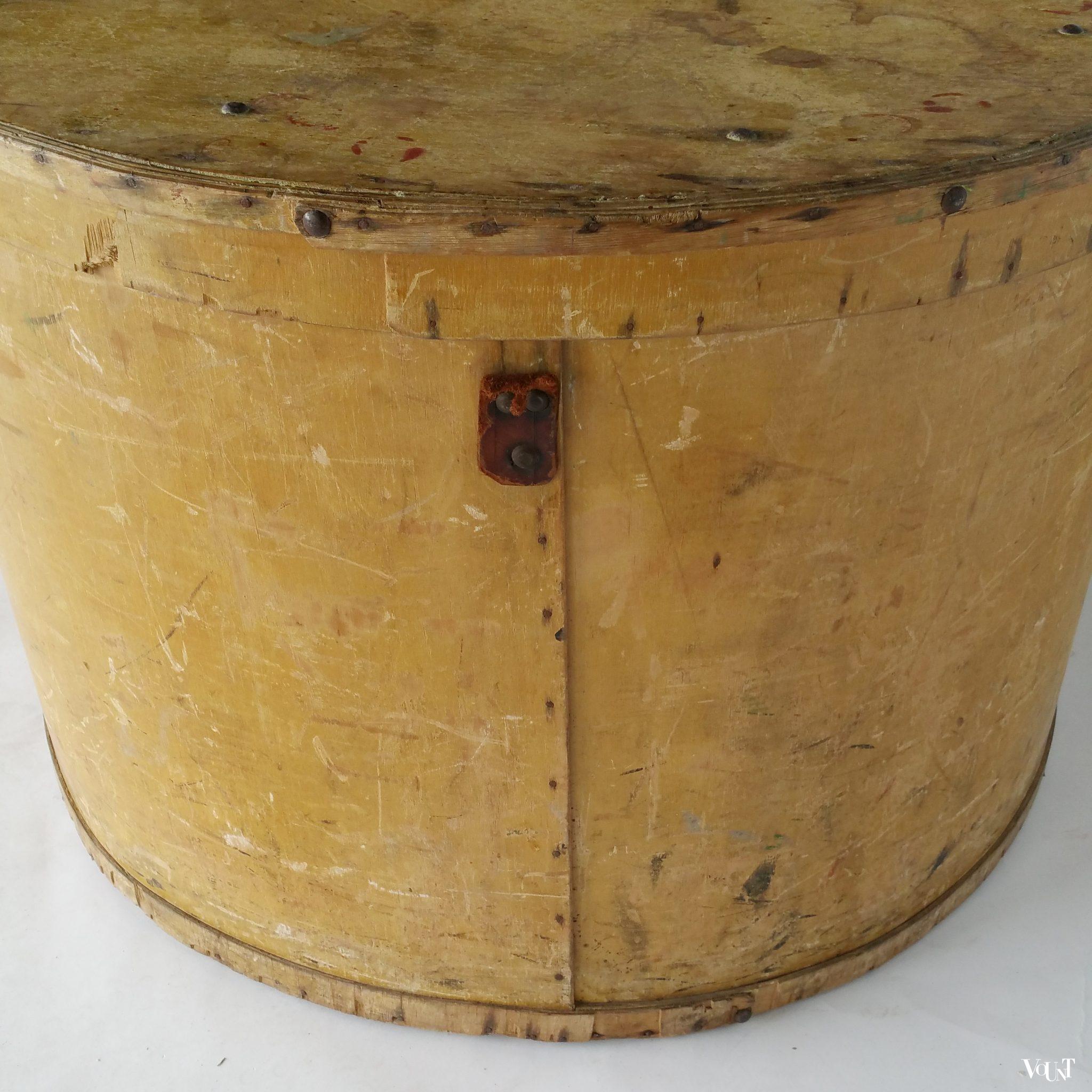 Antieke ronde spanen doos