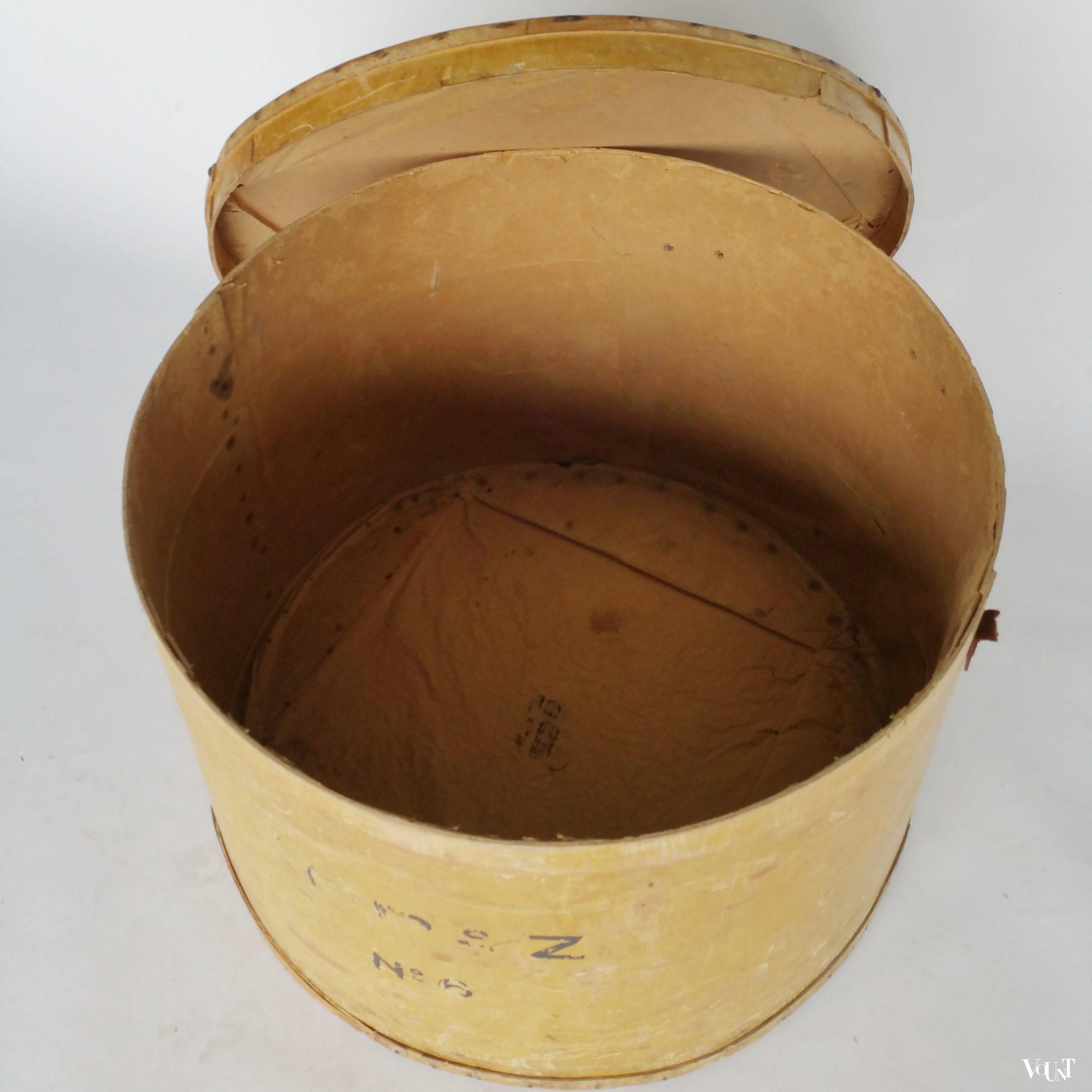 Antieke ronde spanen doos