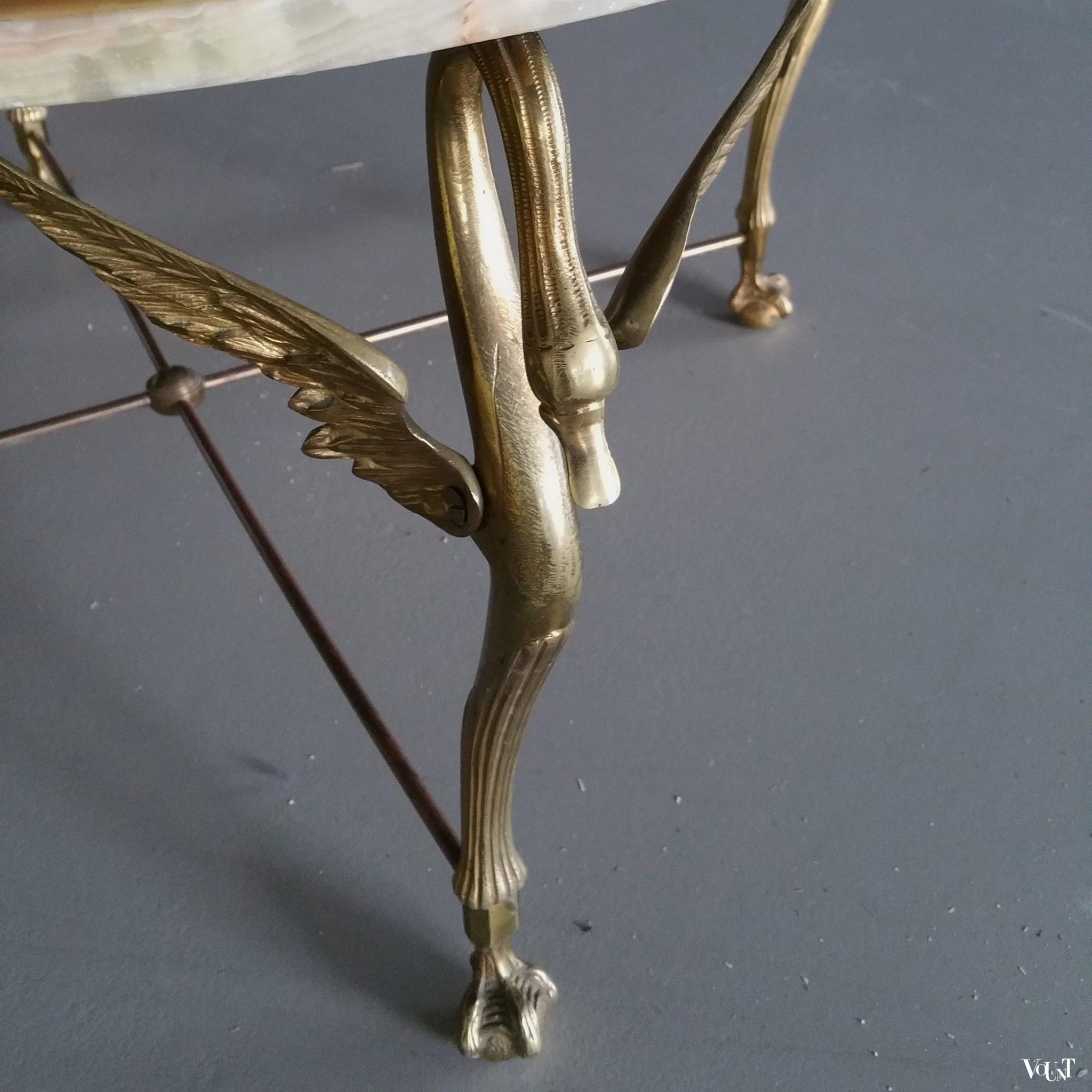 Ronde onyx salontafel met messing frame zwanen, jaren '60
