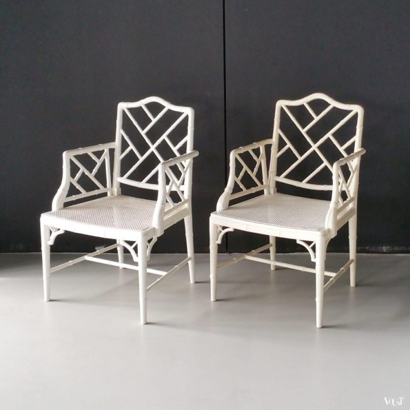 Vintage faux bamboo Chippendale stoel met armleuning