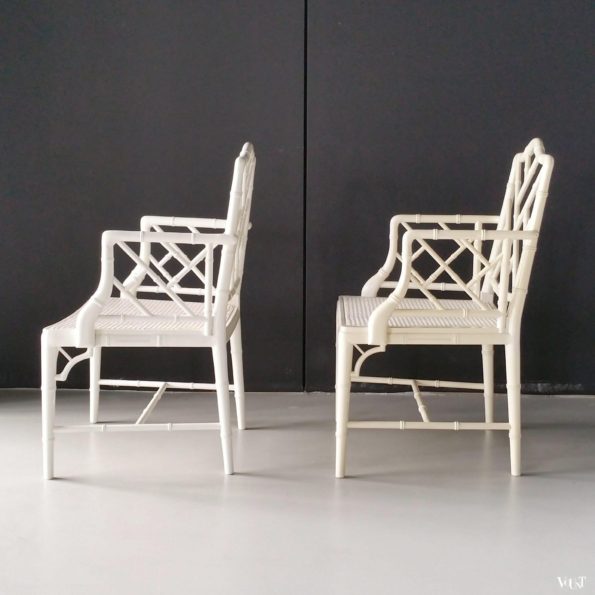 Vintage faux bamboo Chippendale stoel met armleuning