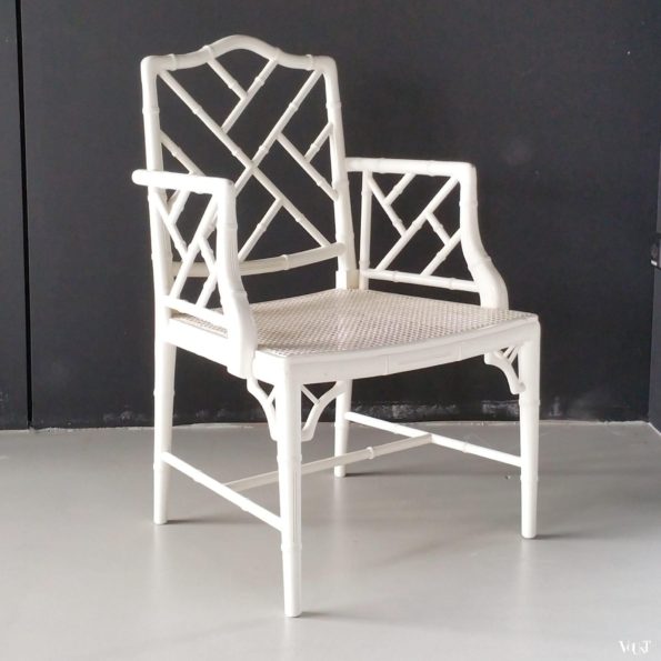 Vintage faux bamboo Chippendale stoel met armleuning