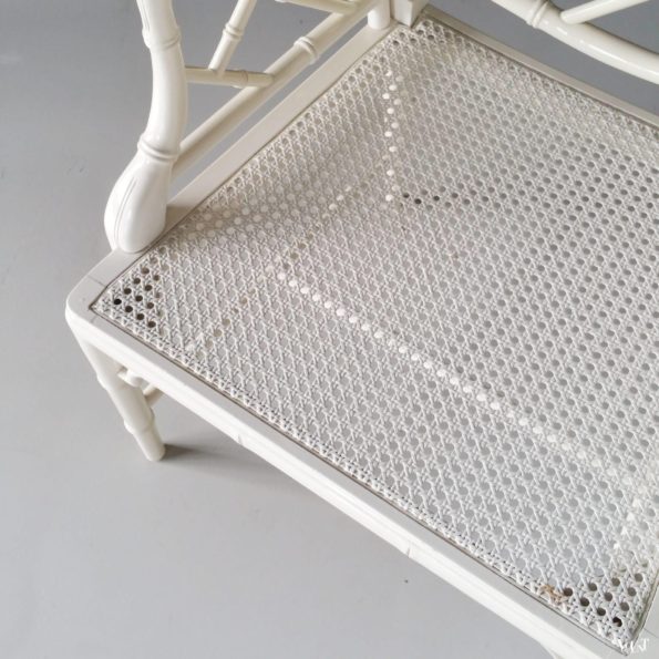 Vintage faux bamboo Chippendale stoel met armleuning