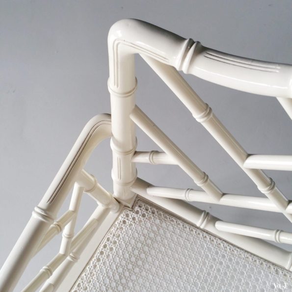 Vintage faux bamboo Chippendale stoel met armleuning