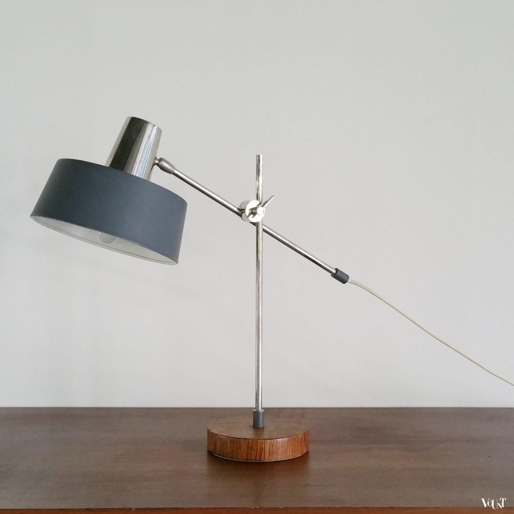 Metalen bureaulamp met gefineerde voet, jaren '60