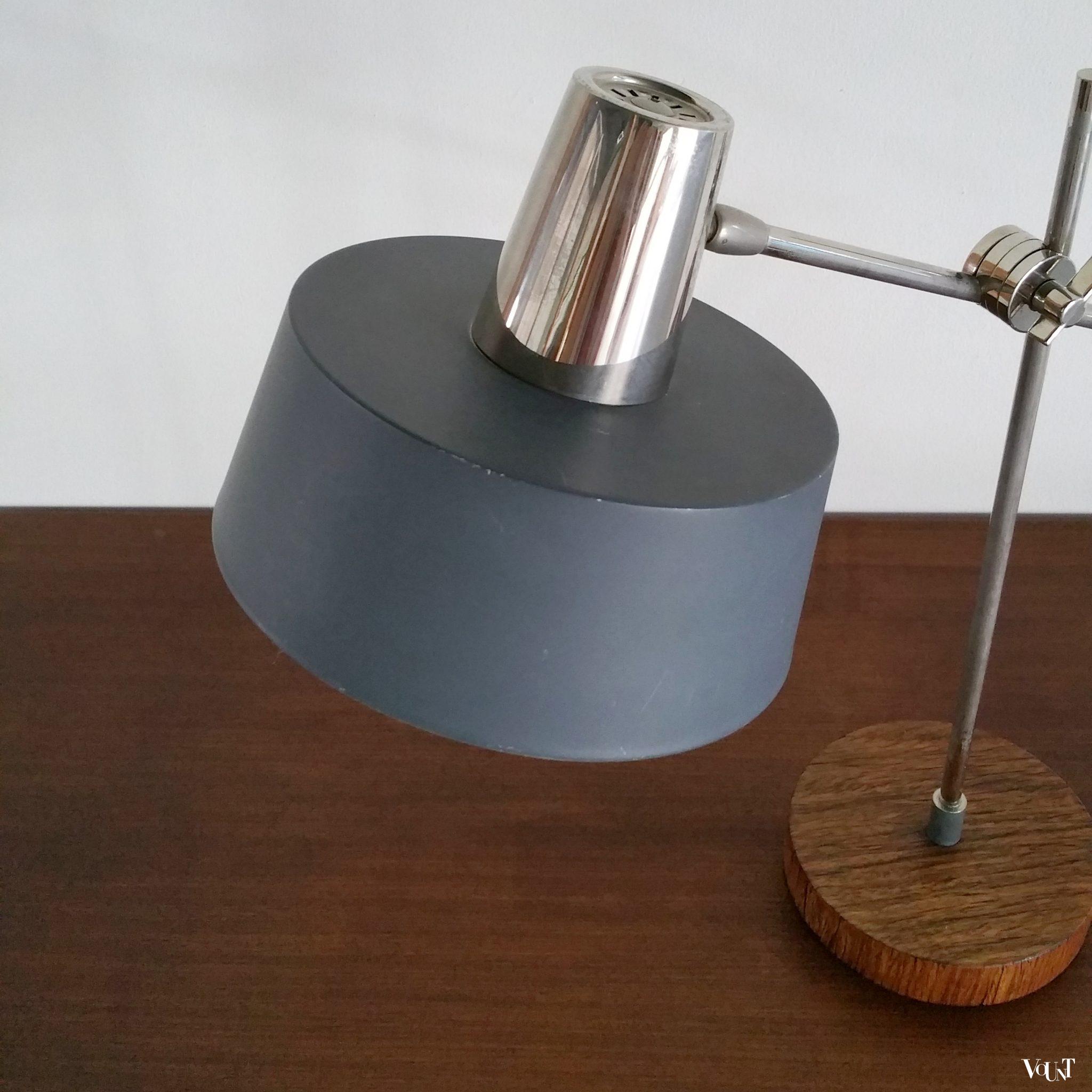 Metalen bureaulamp met gefineerde voet, jaren '60