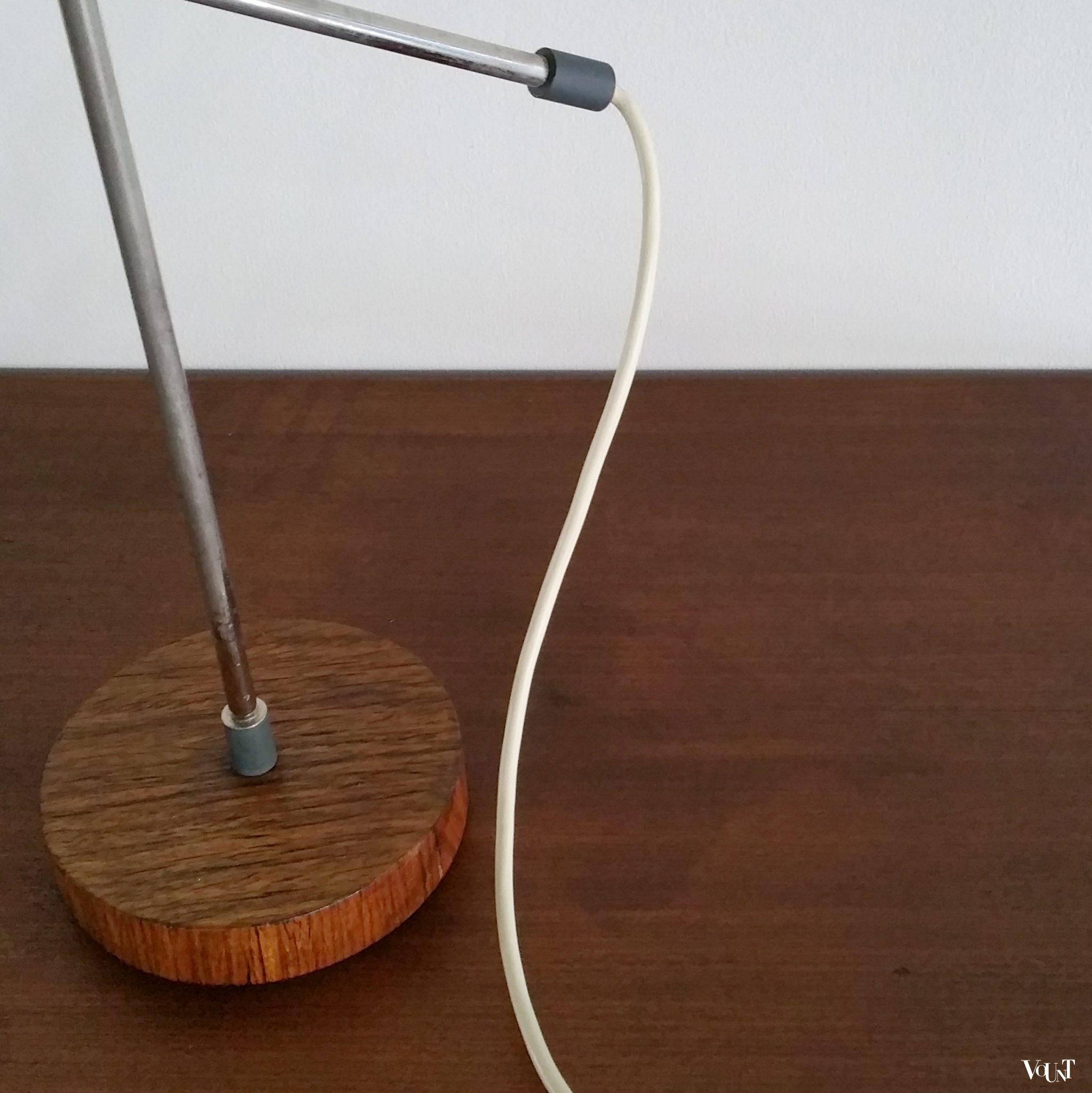 Metalen bureaulamp met gefineerde voet, jaren '60