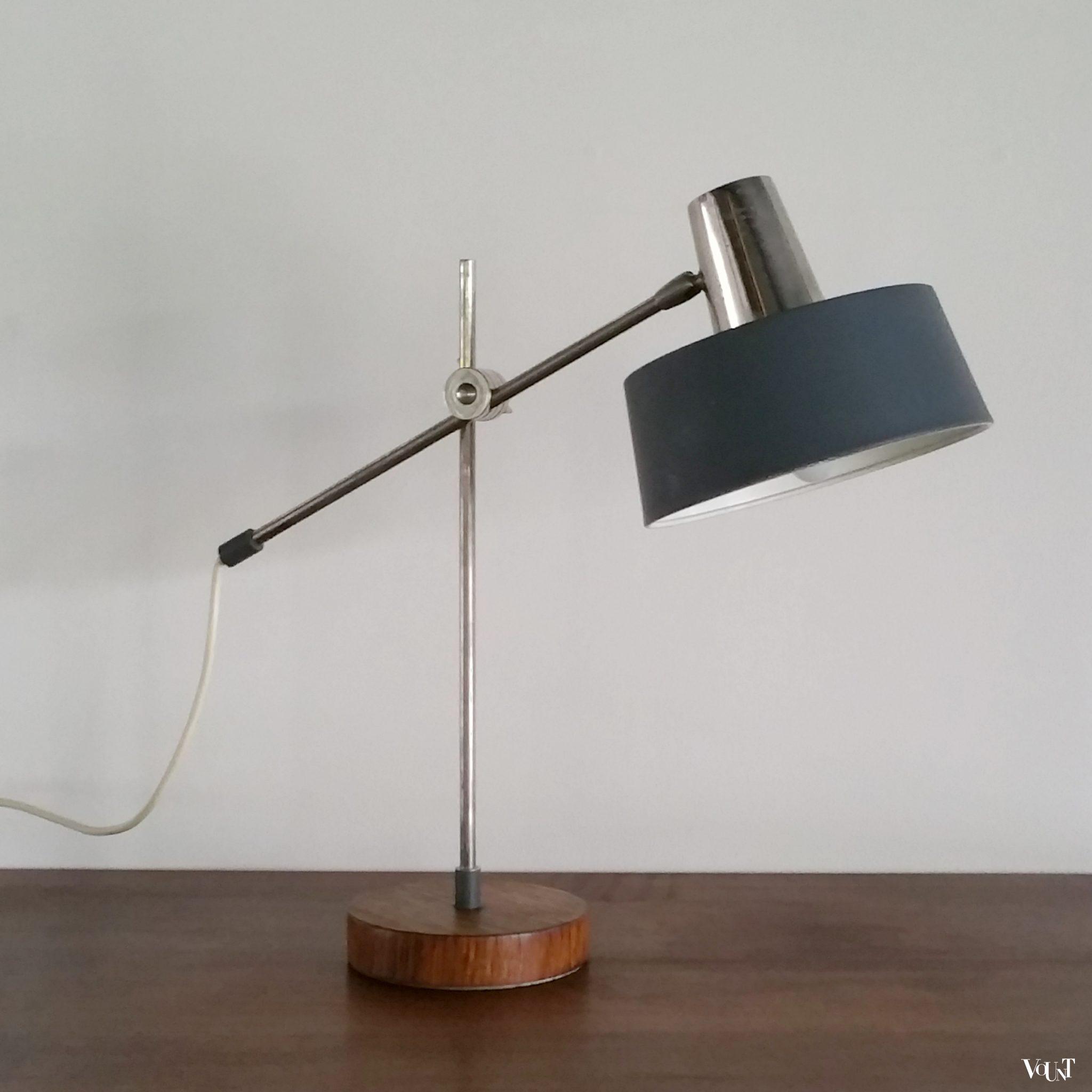 Metalen bureaulamp met gefineerde voet, jaren '60