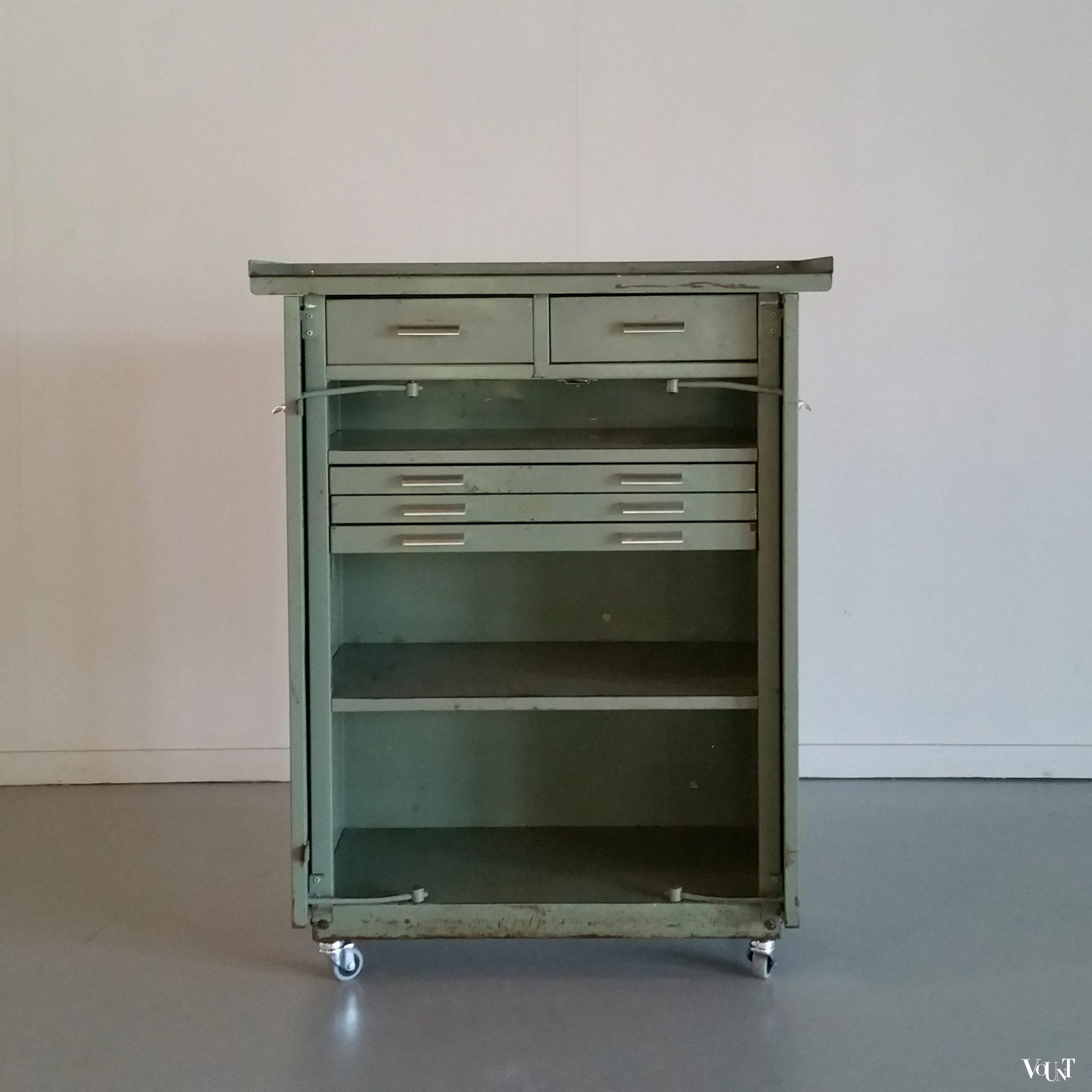 Vintage industriële werkkast op wielen, Overtoom, ca. jaren '60