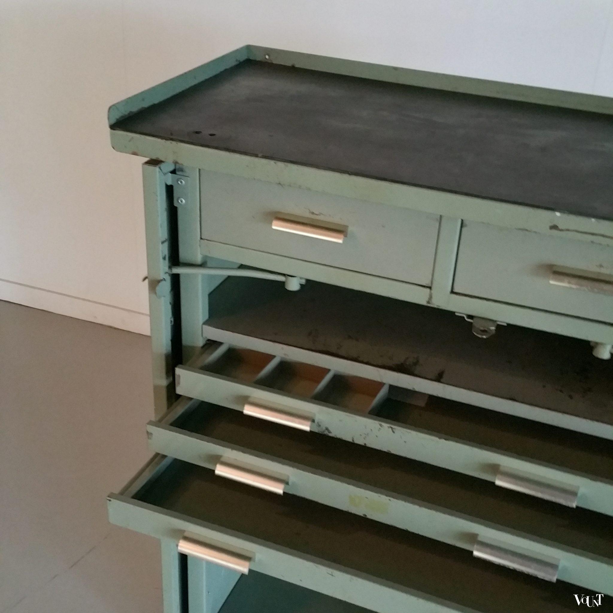 Vintage industriële werkkast op wielen, Overtoom, ca. jaren '60