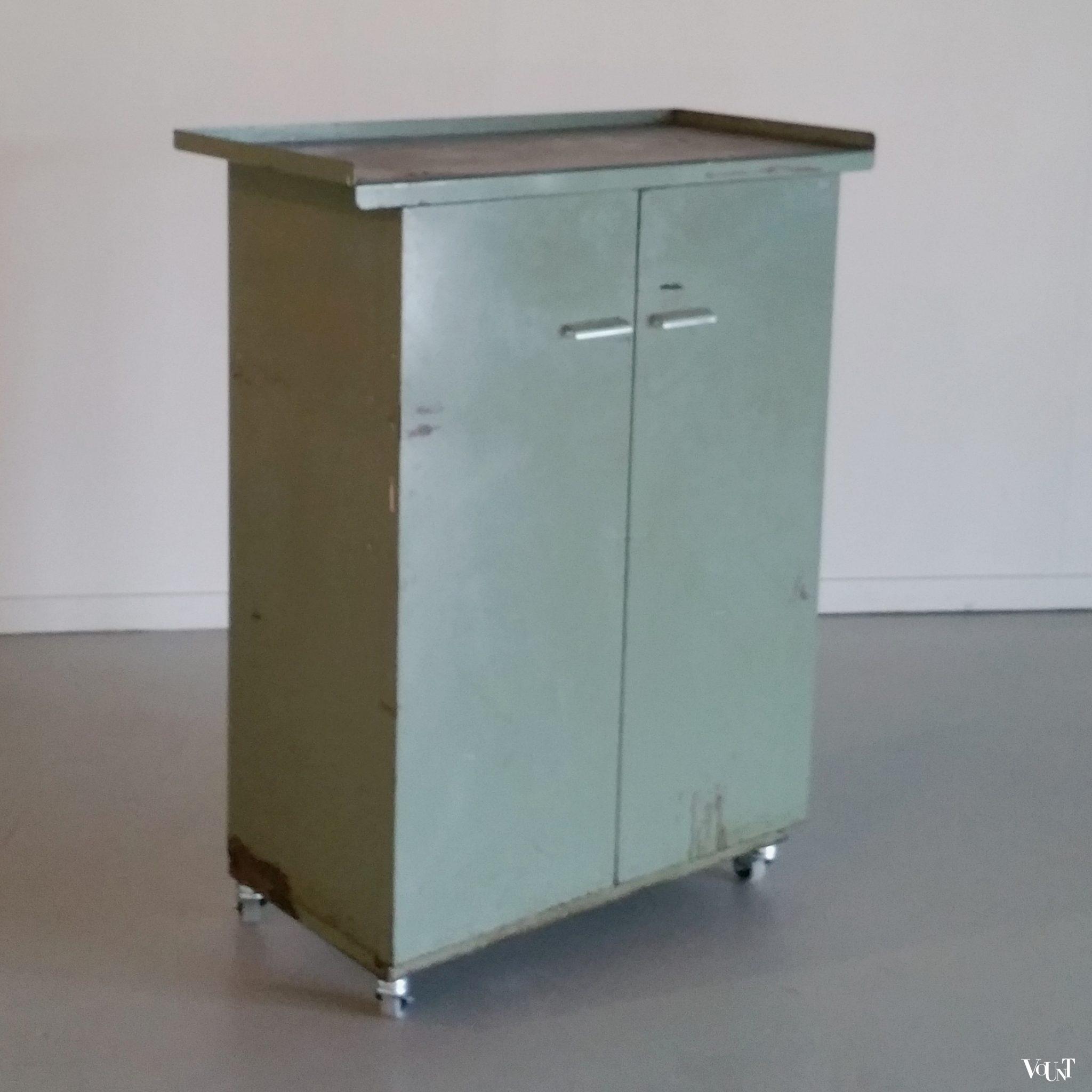 Vintage industriële werkkast op wielen, Overtoom, ca. jaren '60
