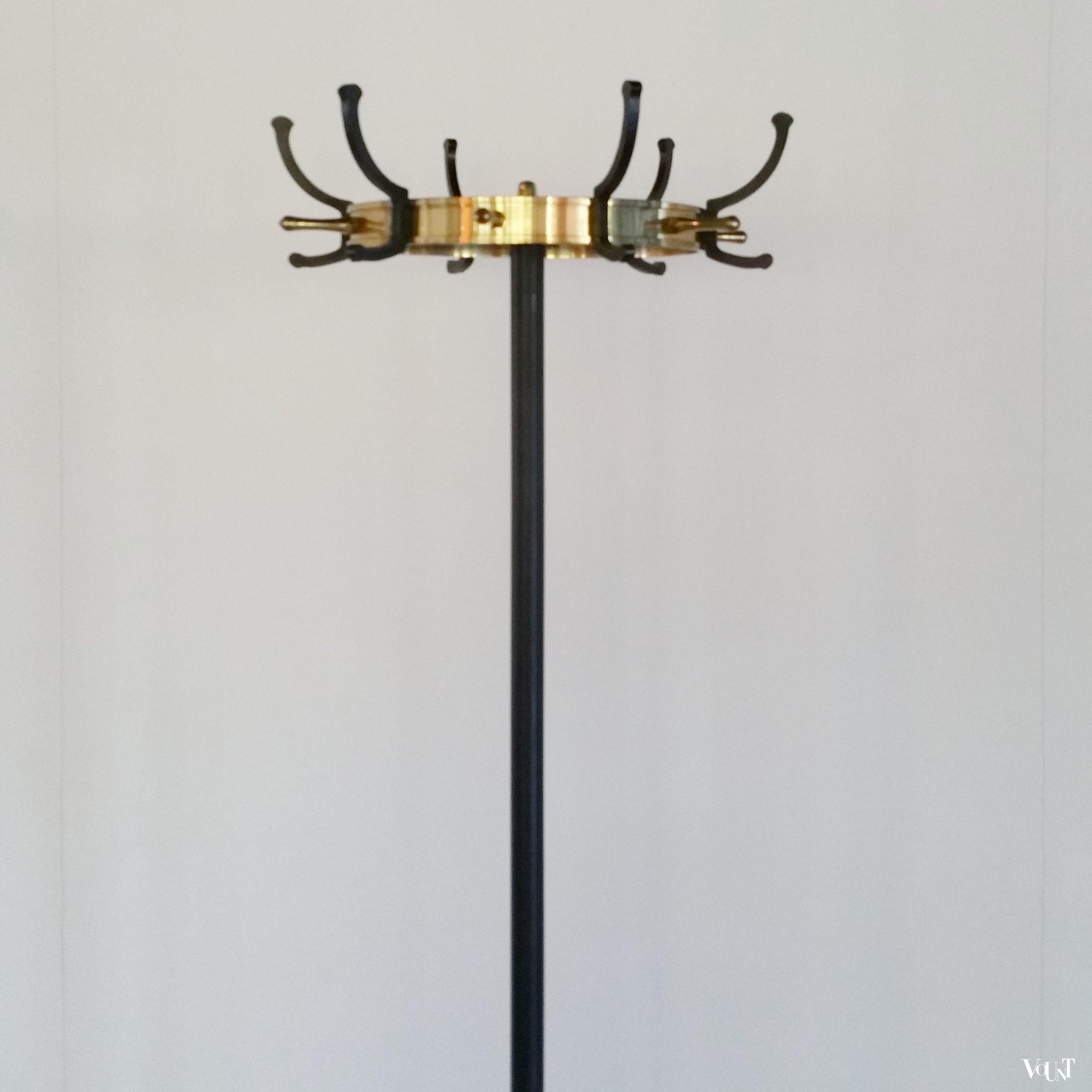 Staande kapstok messing en metaal, Jacques Adnet, jaren '50