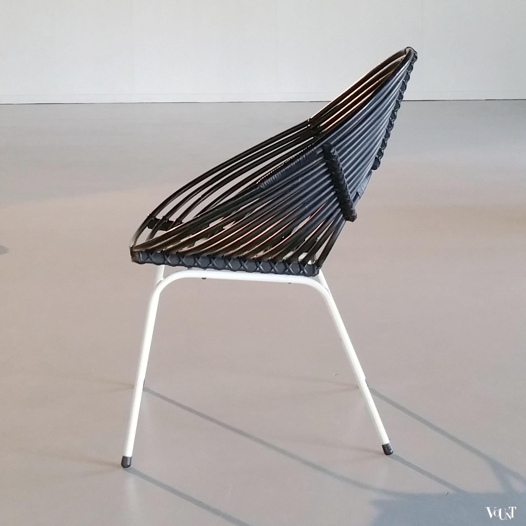 Rond zwart rotan design stoeltje, R. Broekhuizen voor Rohé Noordwolde, jaren '60