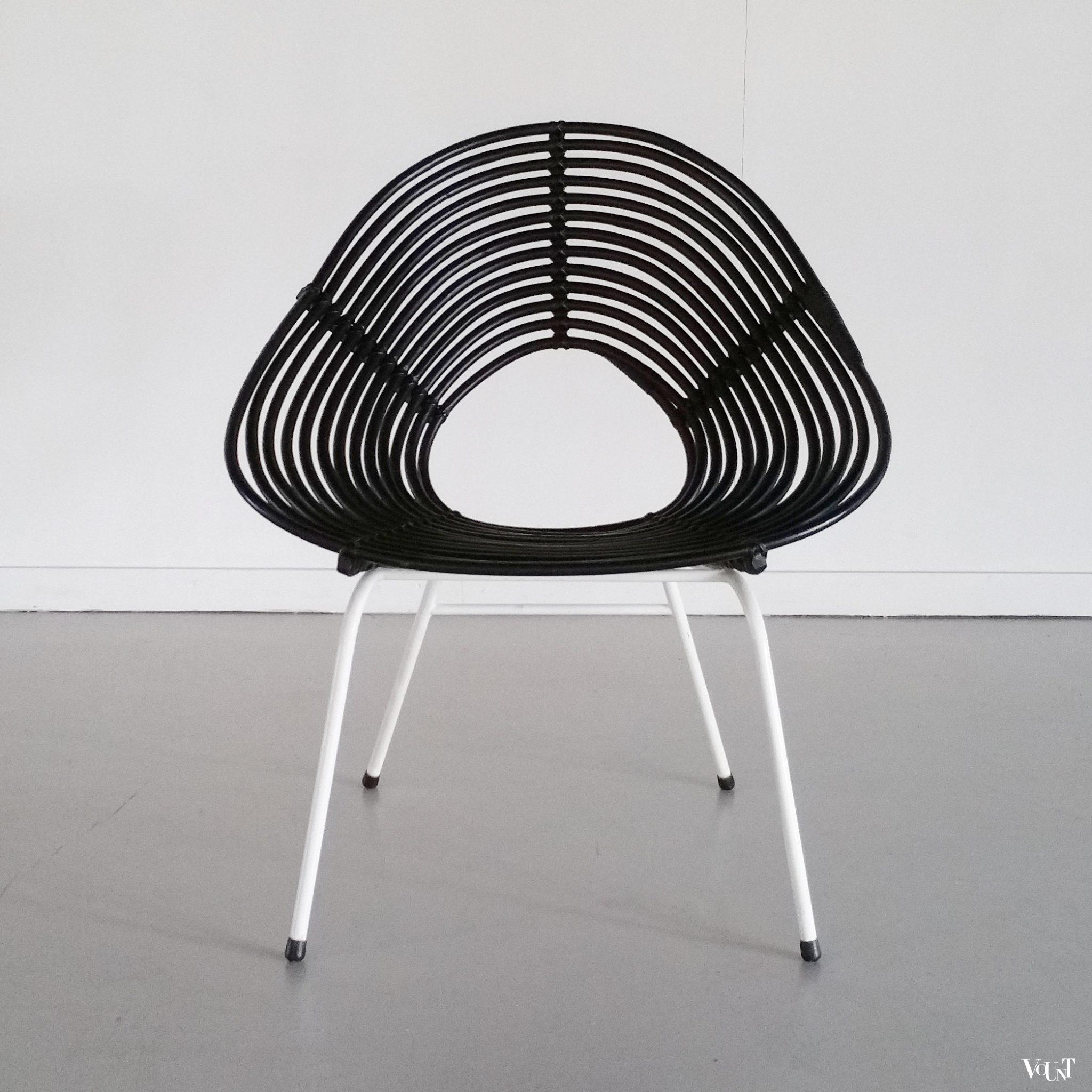 Rond zwart rotan design stoeltje, R. Broekhuizen voor Rohé Noordwolde, jaren '60