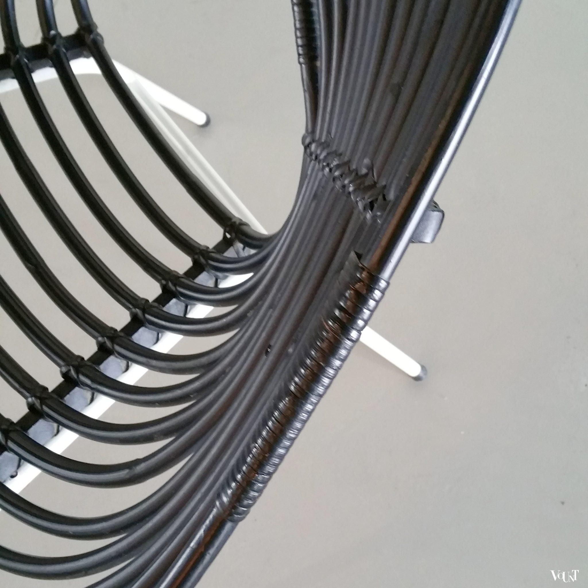 Rond zwart rotan design stoeltje, R. Broekhuizen voor Rohé Noordwolde, jaren '60