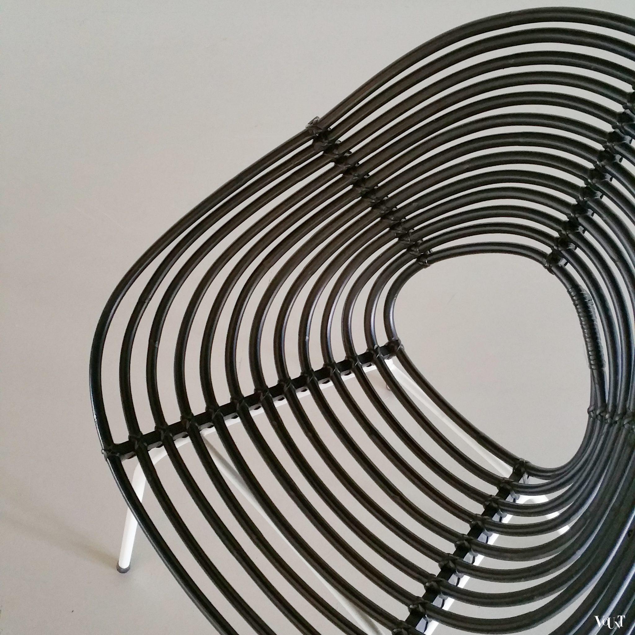 Rond zwart rotan design stoeltje, R. Broekhuizen voor Rohé Noordwolde, jaren '60