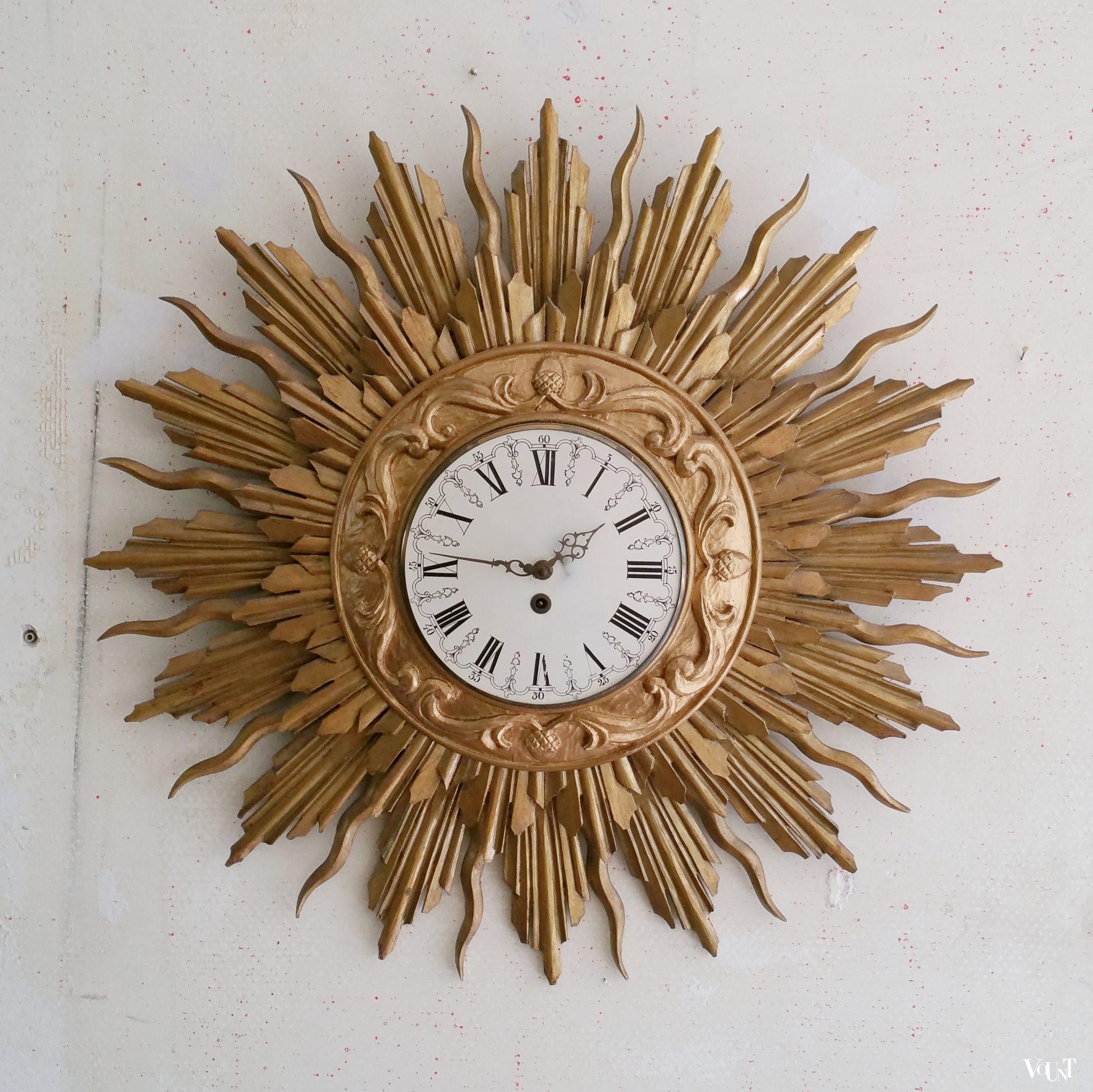 Grote houten zonneklok, Stijlklokkenfabriek C.J.H. Sens en Zn. Den Haag, jaren '60