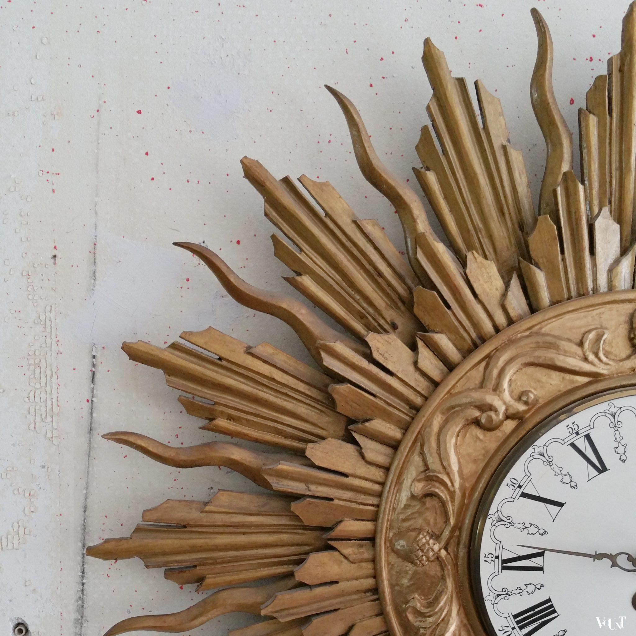 Grote houten zonneklok, Stijlklokkenfabriek C.J.H. Sens en Zn. Den Haag, jaren '60