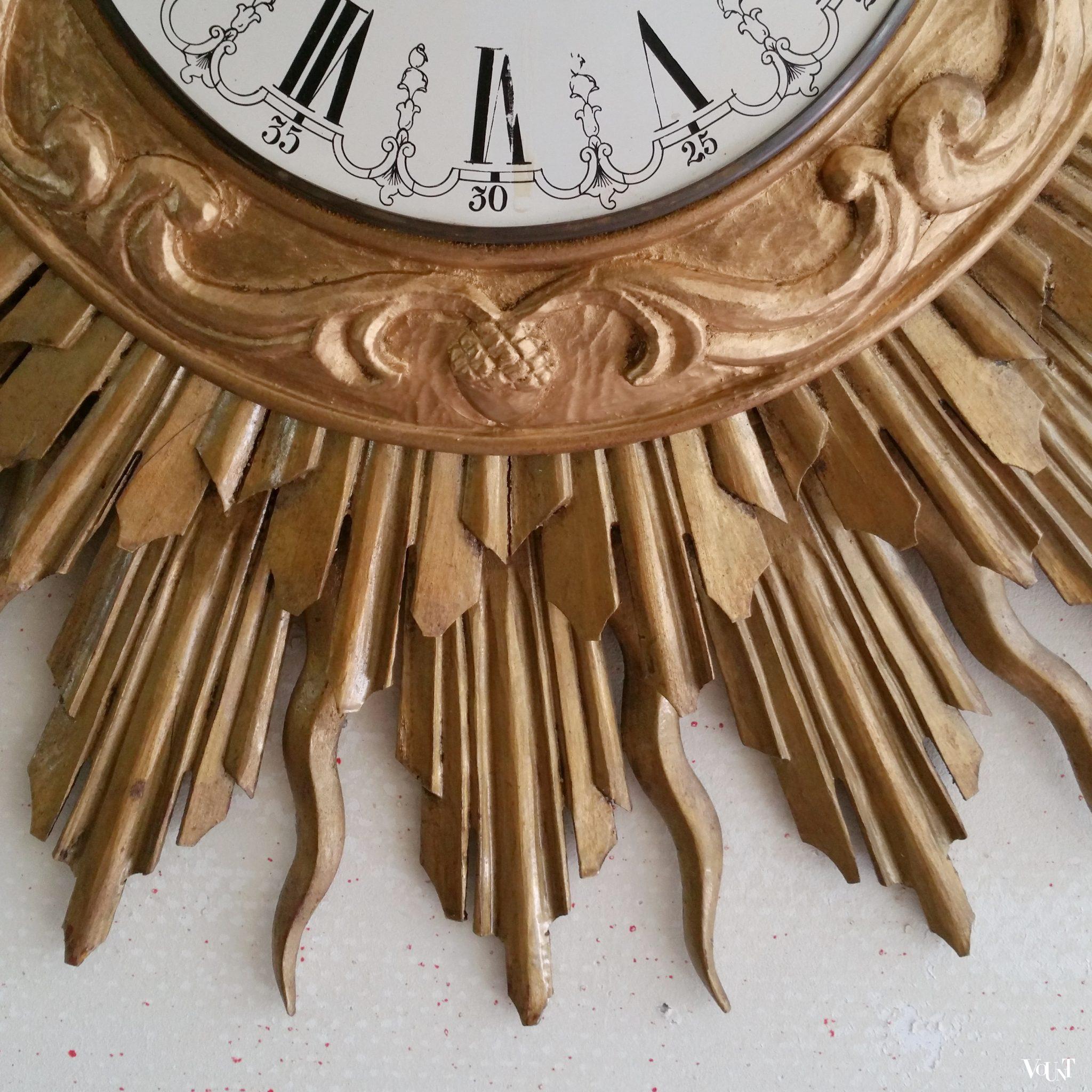 Grote houten zonneklok, Stijlklokkenfabriek C.J.H. Sens en Zn. Den Haag, jaren '60