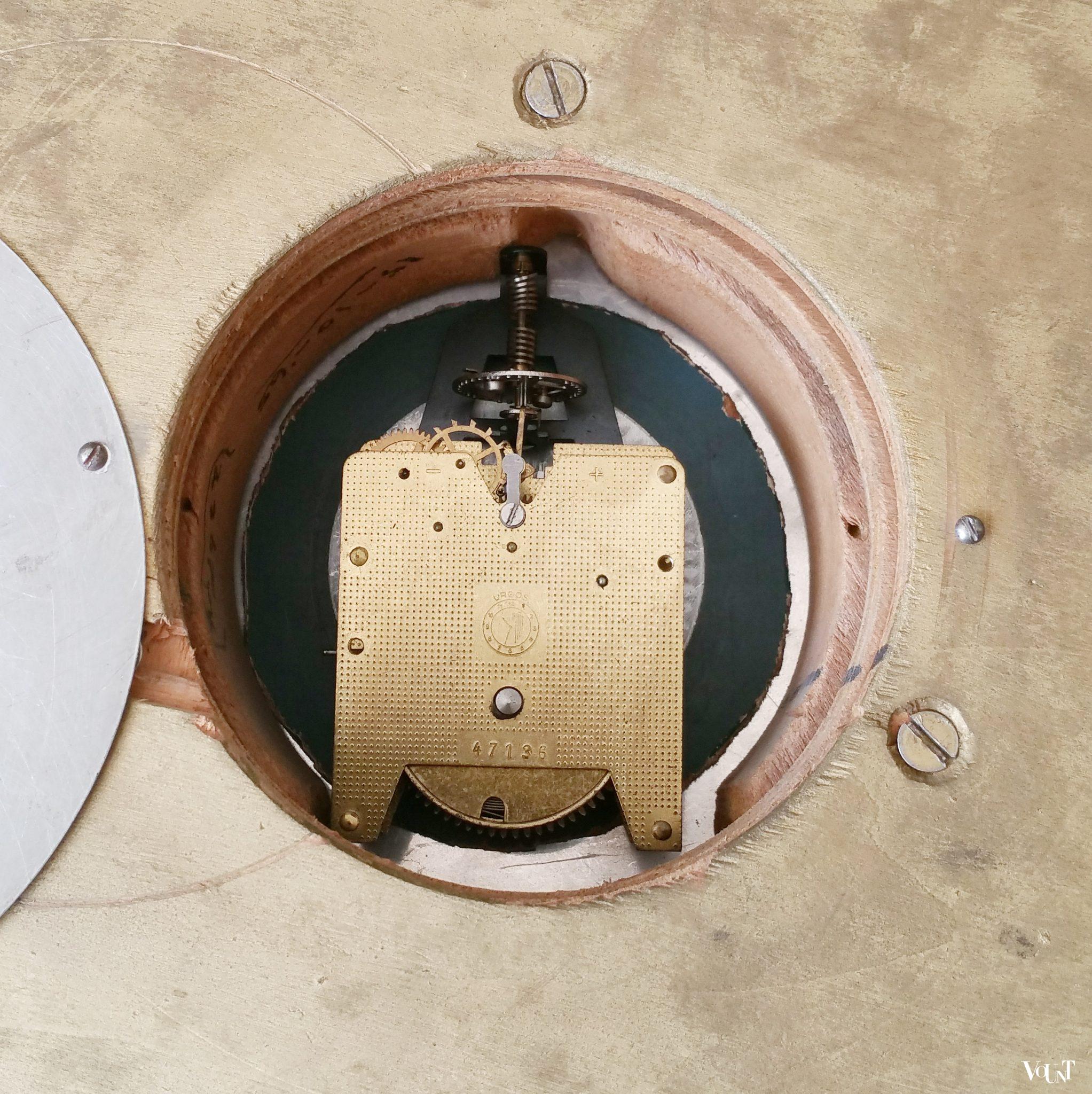 Grote houten zonneklok, Stijlklokkenfabriek C.J.H. Sens en Zn. Den Haag, jaren '60