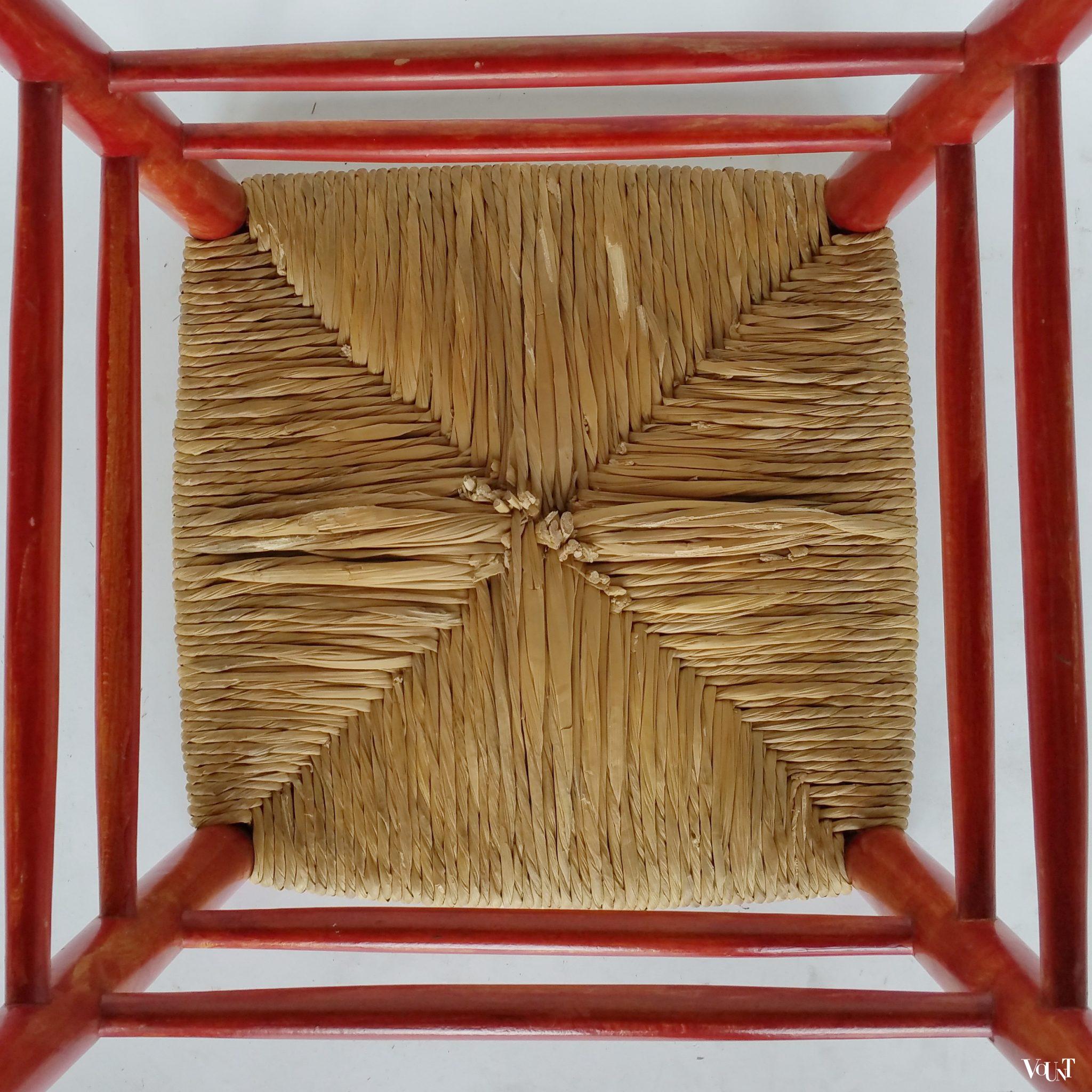 6 rode houten vintage krukken met biezen zitting