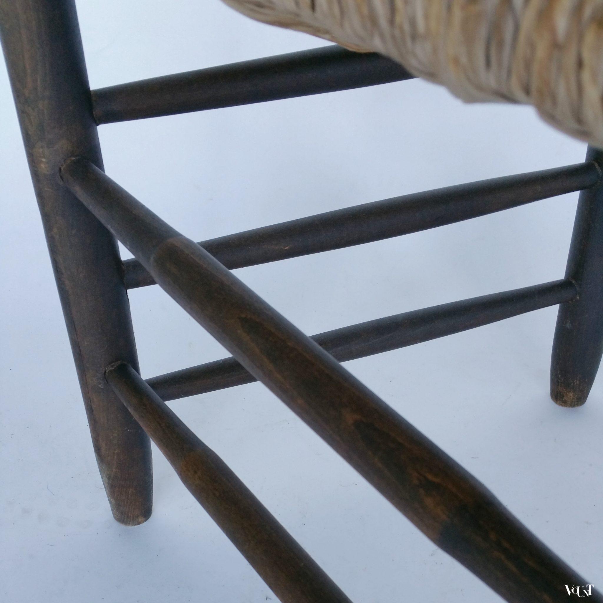 Vintage Spaanse houten stoel met biezen bekleding