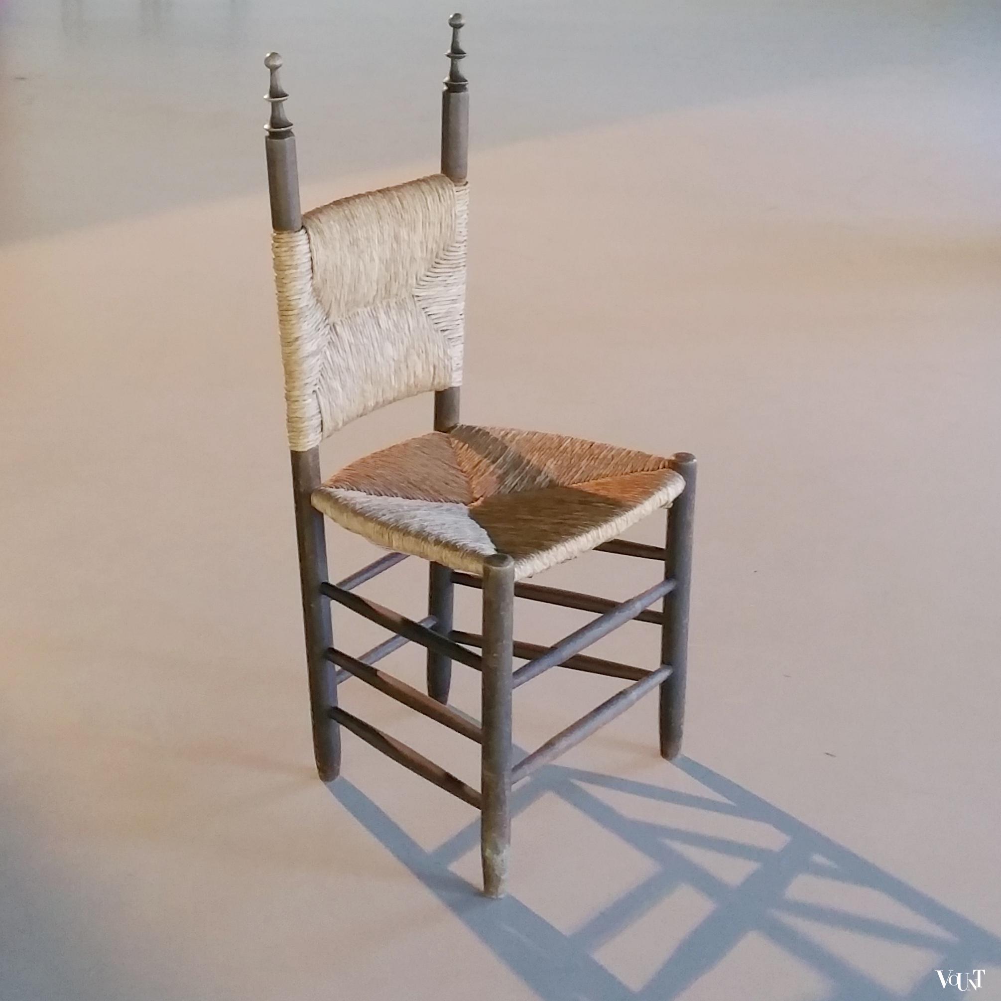 Vintage Spaanse houten stoel met biezen bekleding