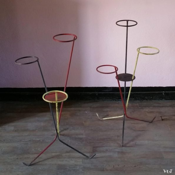 Set van 2 minimalistische metalen plantenstandaards, jaren ‘50