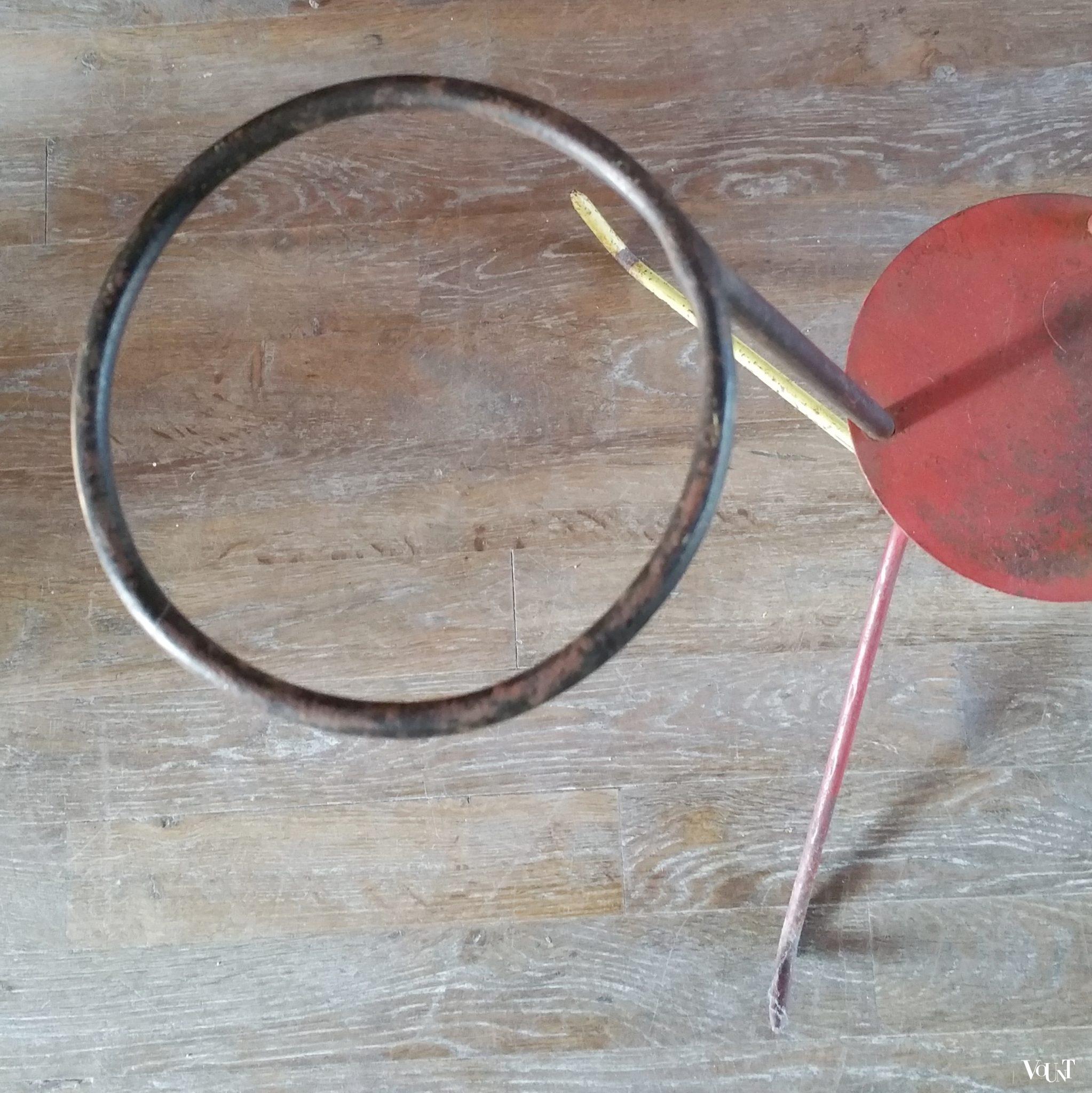 Set van 2 minimalistische metalen plantenstandaards, jaren ‘50